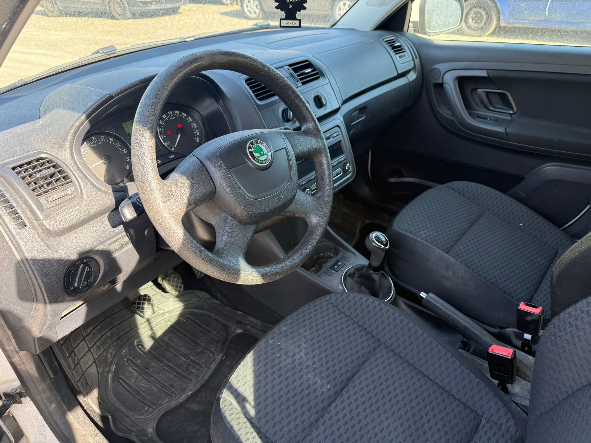 SKODA Fabia 1.6 TDI Ambition-image-8