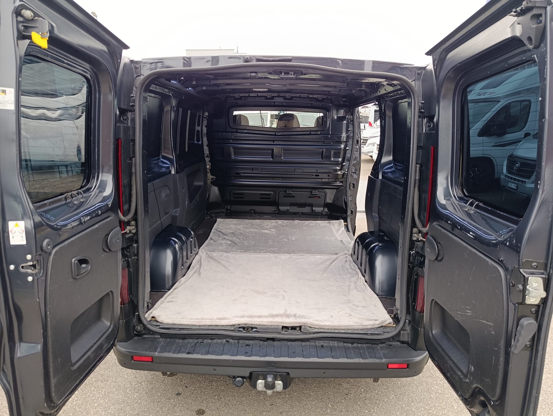 RENAULT Trafic dCi145-showroom-element-3