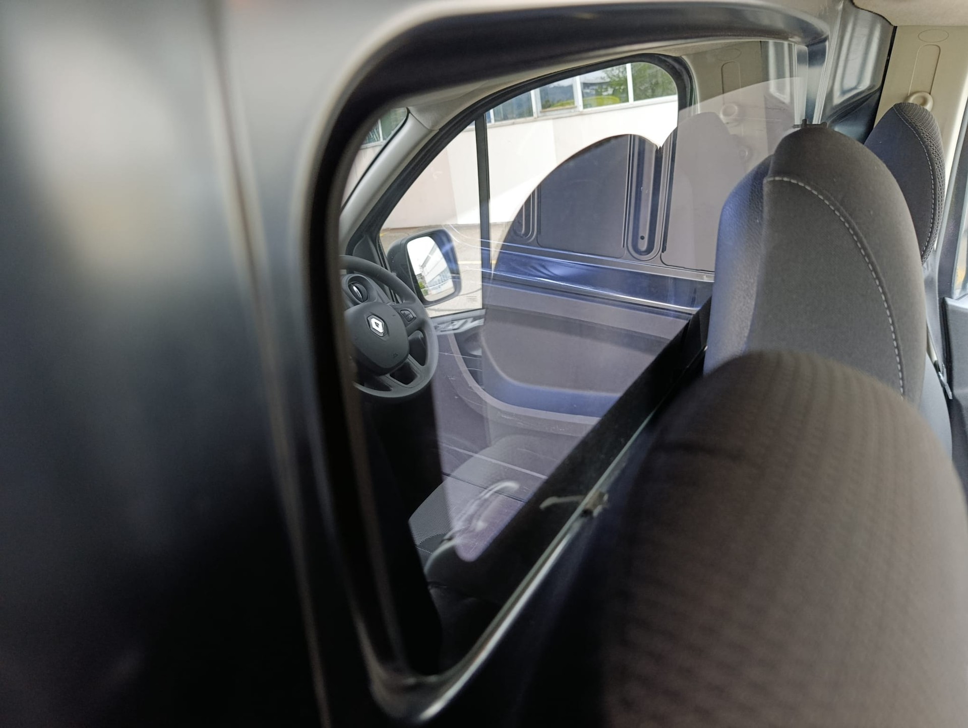 RENAULT Trafic dCi145-image-9