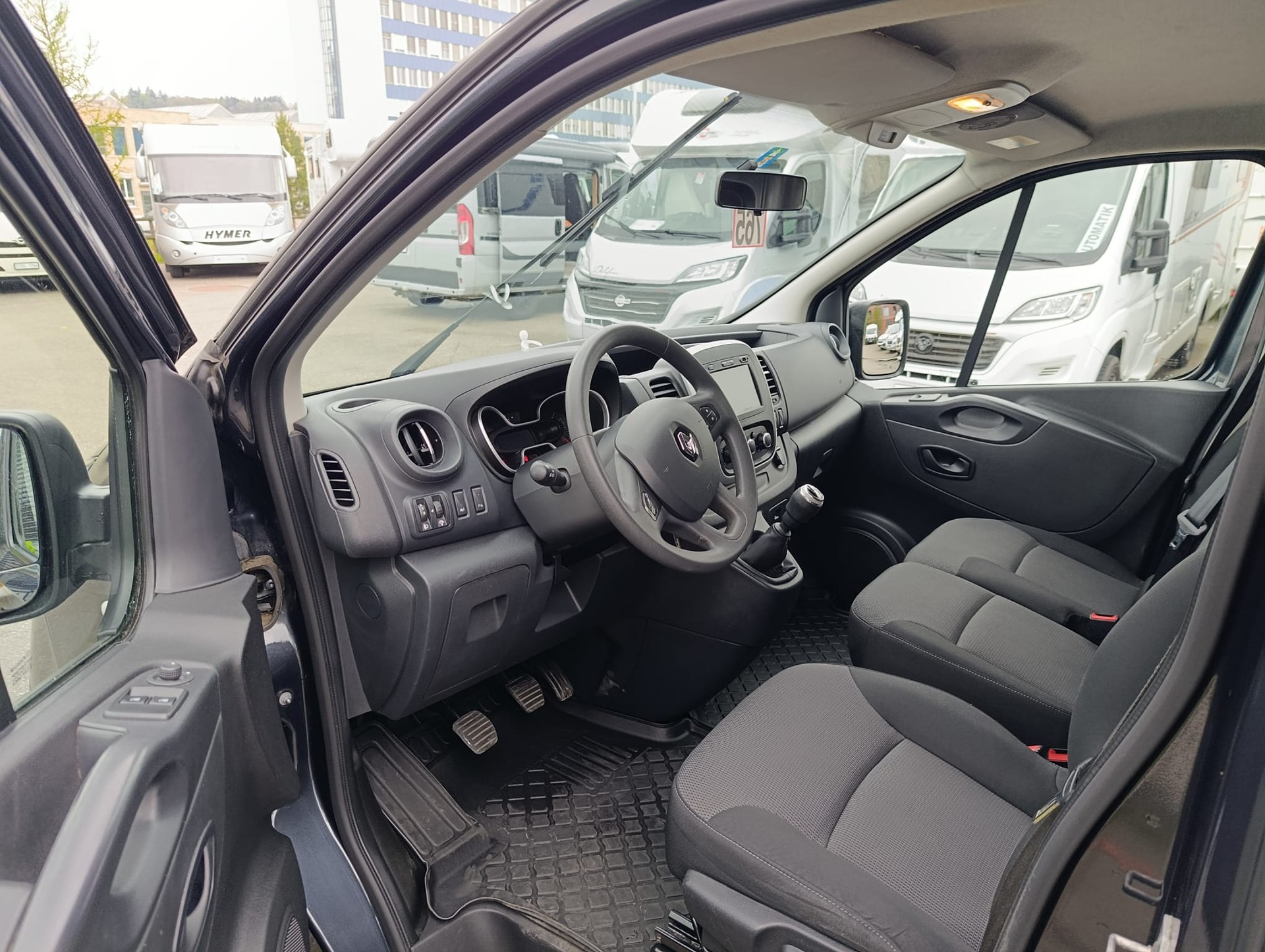RENAULT Trafic dCi145-image-16