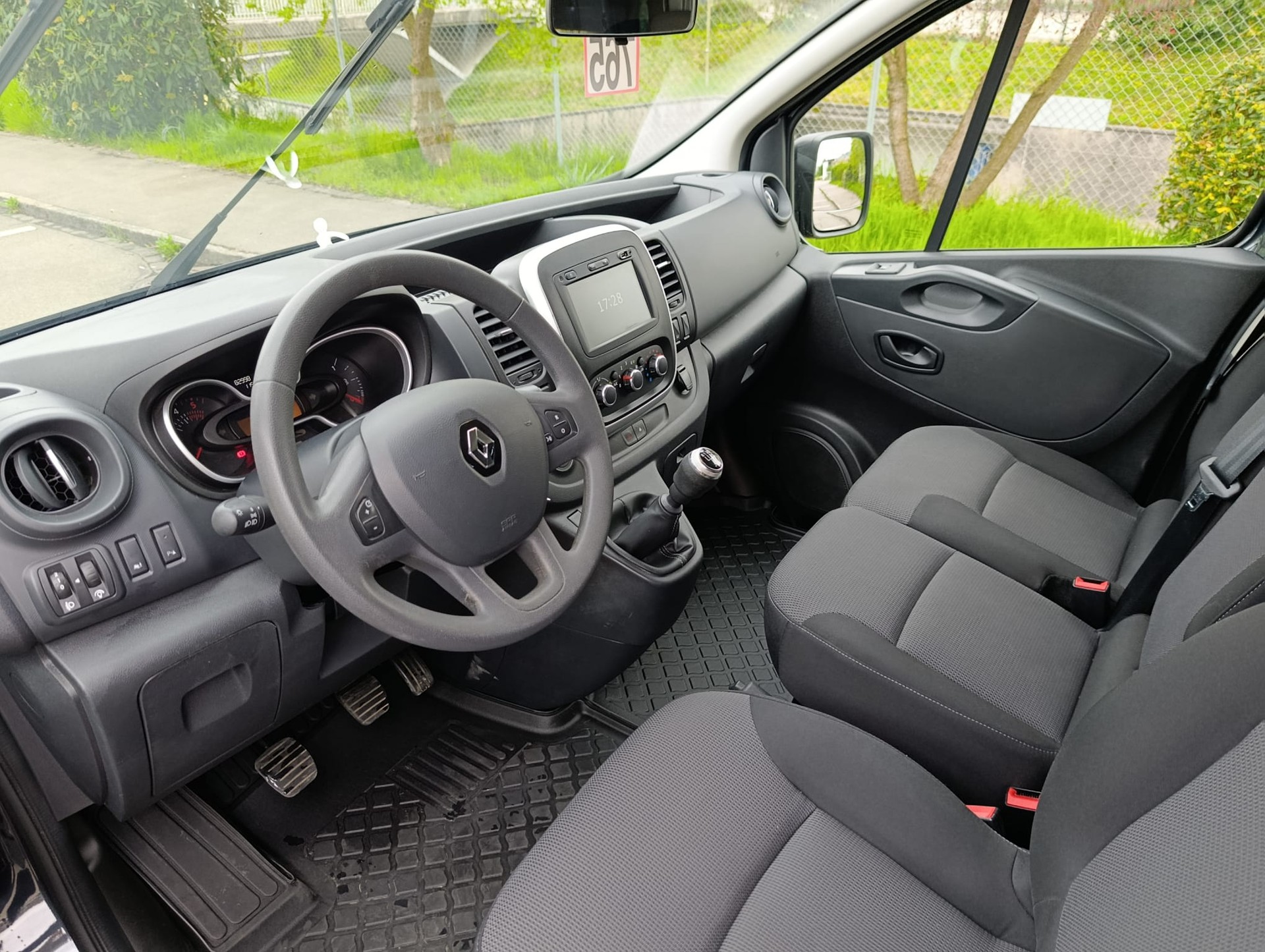 RENAULT Trafic dCi145-image-13