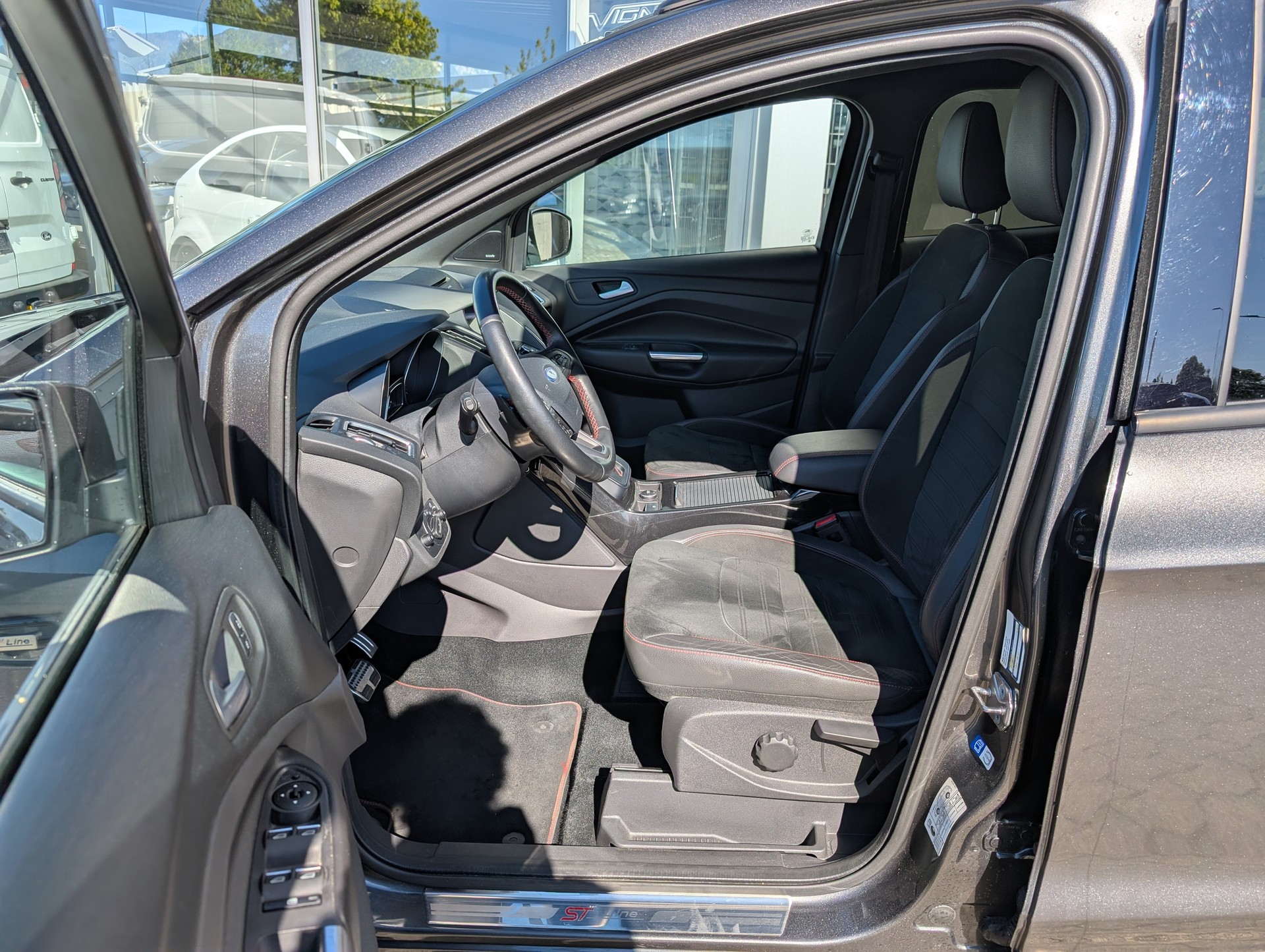 FORD Kuga 2.0 TDCi ST Line High 4WD PowerShift-image-2