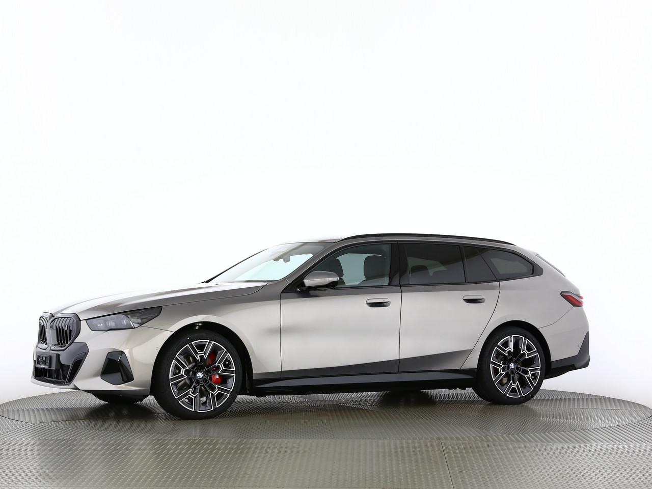 BMW i5 xDrive40 Touring-showroom-element-3