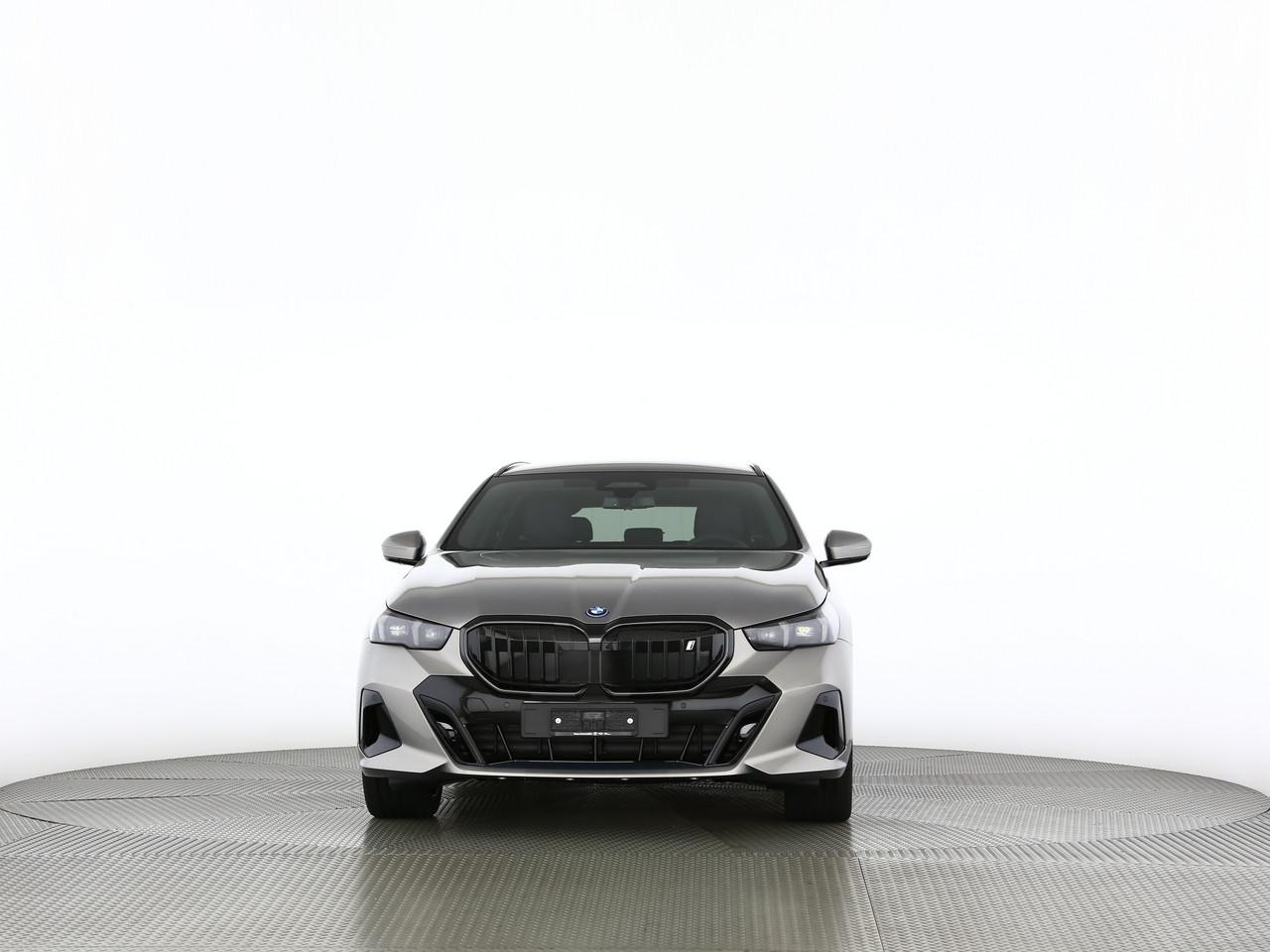 BMW i5 xDrive40 Touring-image-23