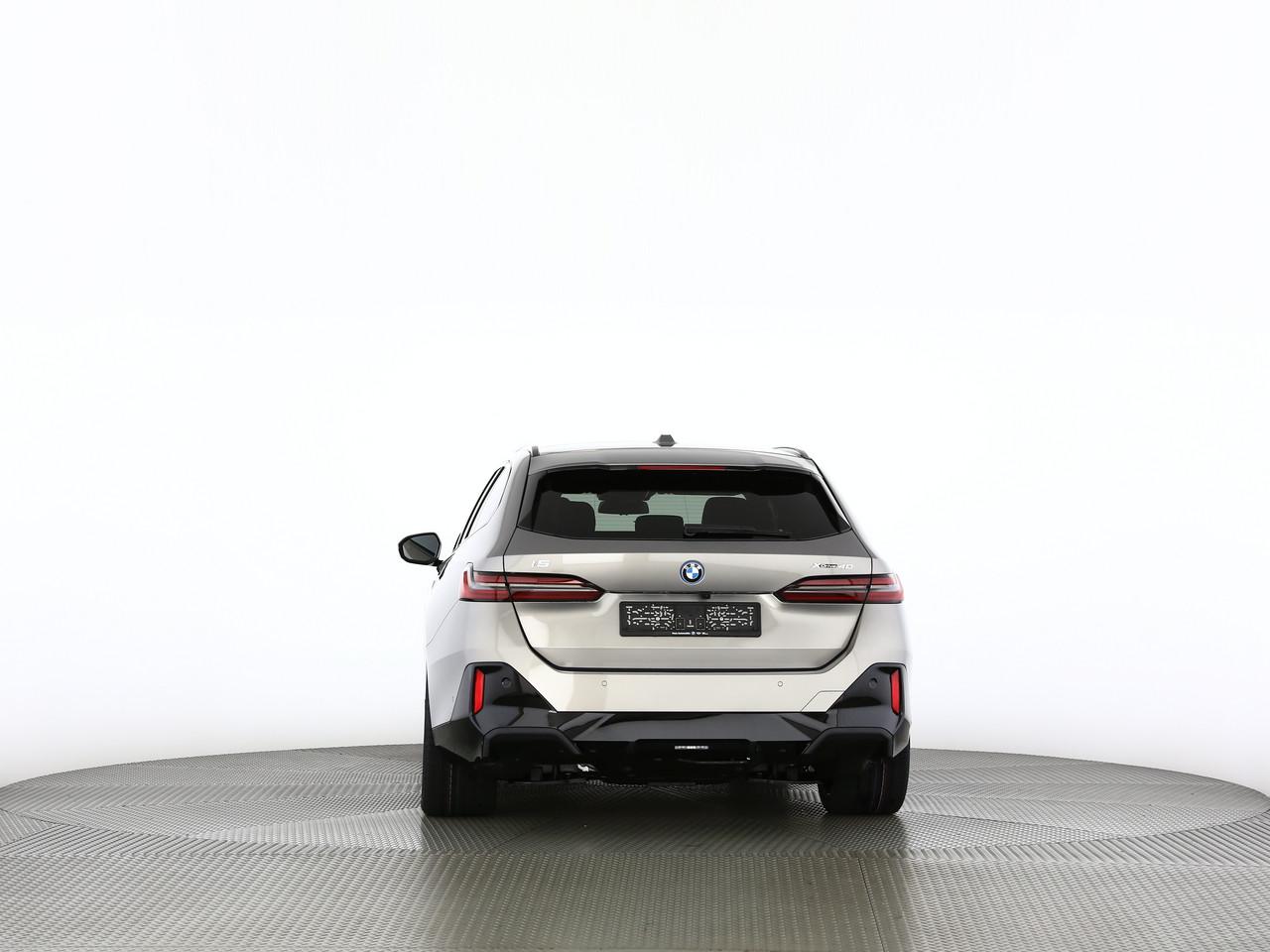 BMW i5 xDrive40 Touring-image-10