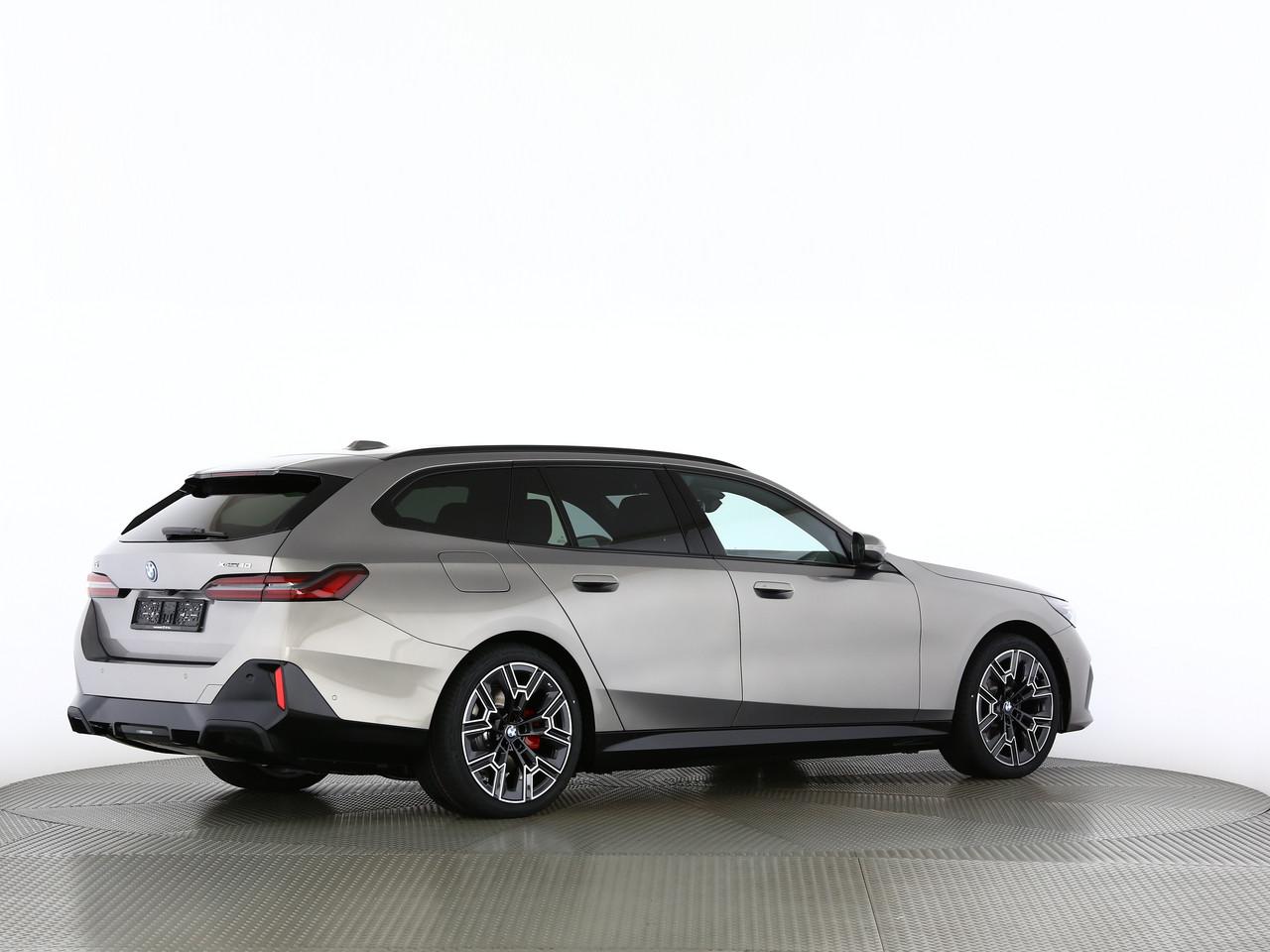 BMW i5 xDrive40 Touring-image-14