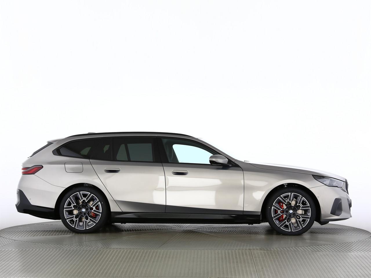 BMW i5 xDrive40 Touring-image-17