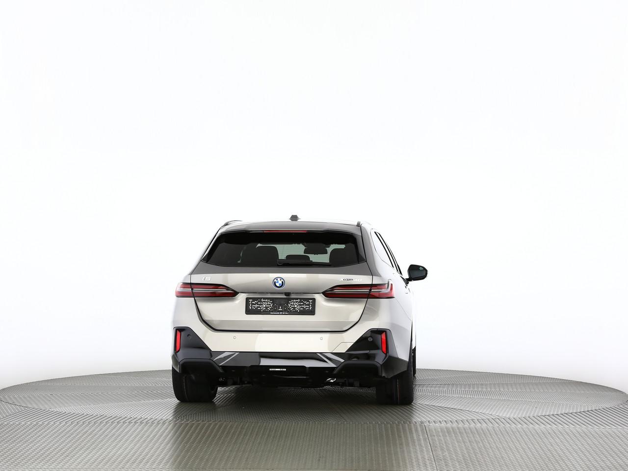 BMW i5 xDrive40 Touring-image-11