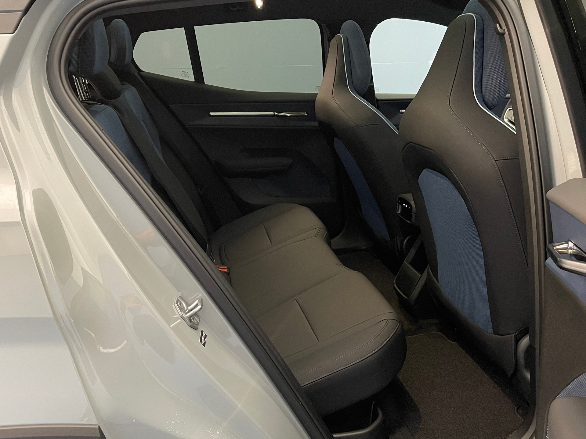 VOLVO EX30 CC E60 Twin Performance AWD-image-7