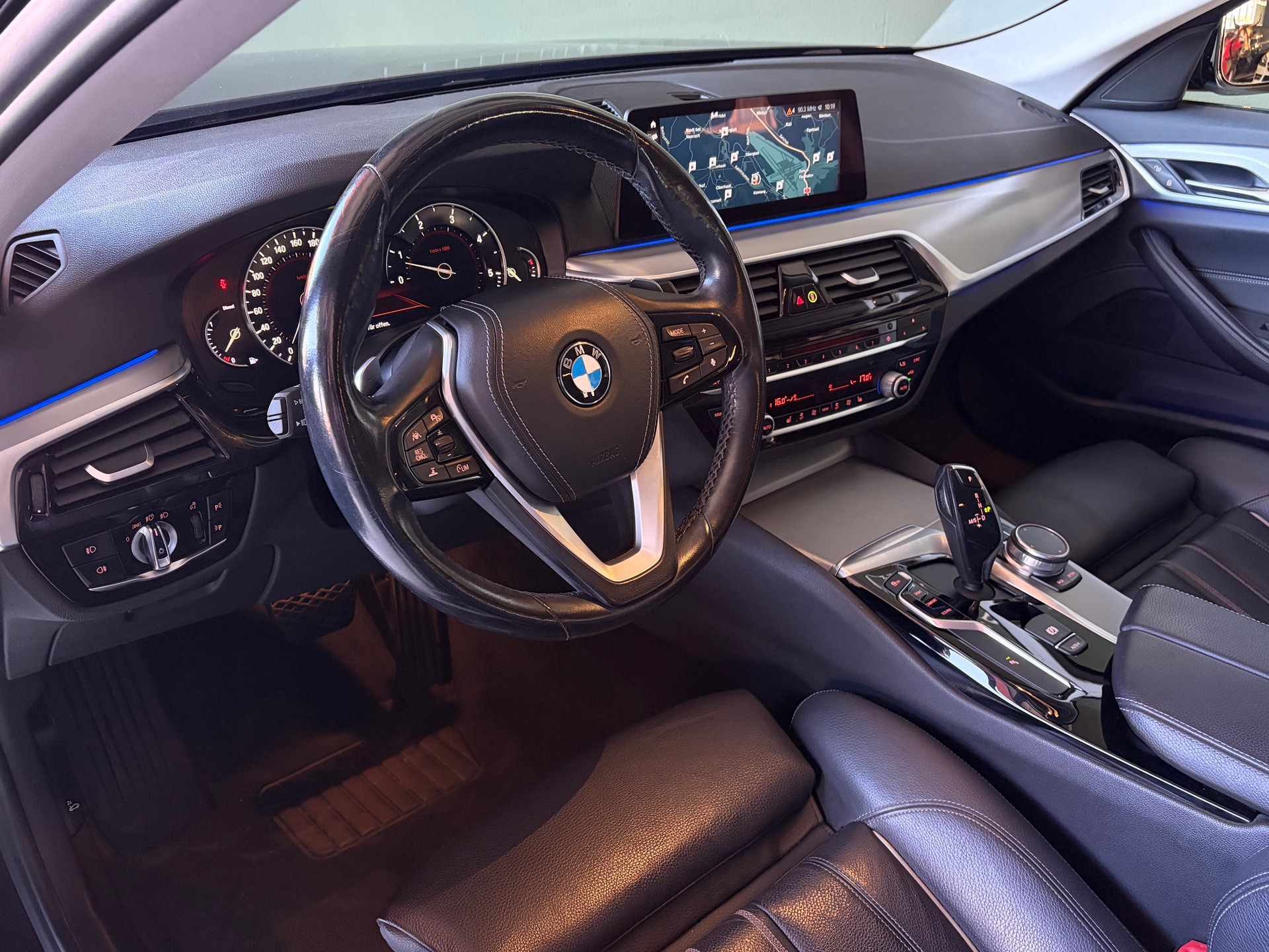 BMW 530d xDrive Touring Sport Line Steptronic * CH-Fahrzeug *-image-7