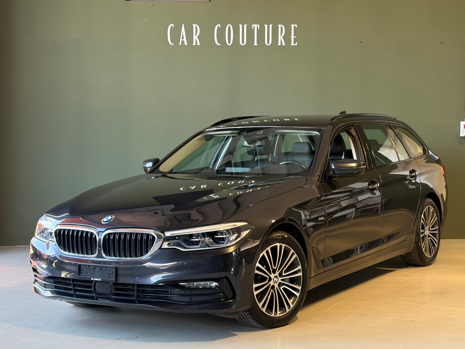 BMW 530d xDrive Touring Sport Line Steptronic * CH-Fahrzeug *-showroom-element-1