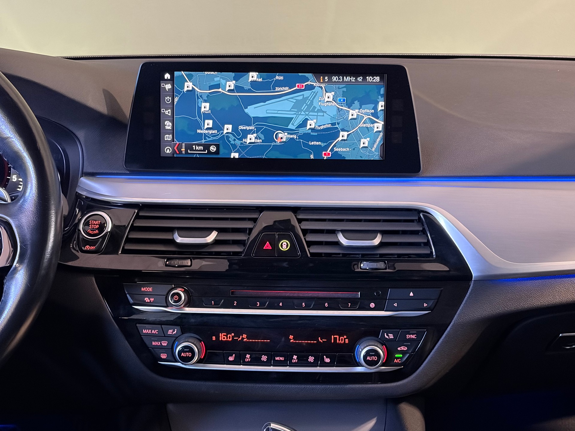 BMW 530d xDrive Touring Sport Line Steptronic * CH-Fahrzeug *-image-18