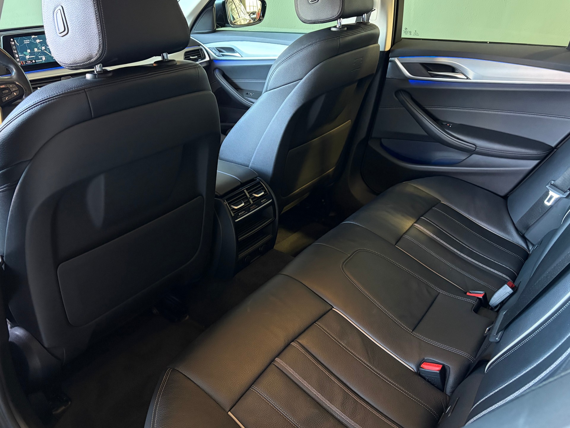 BMW 530d xDrive Touring Sport Line Steptronic * CH-Fahrzeug *-image-8