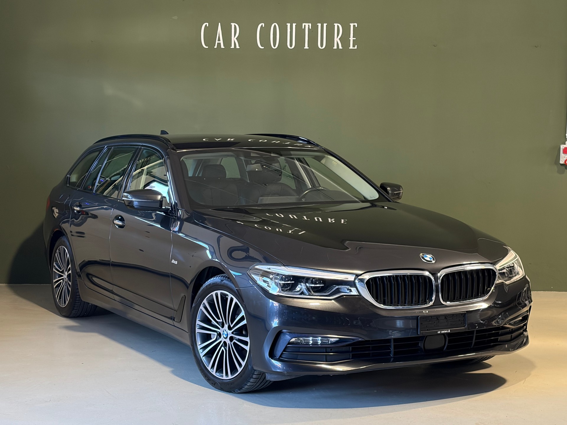 BMW 530d xDrive Touring Sport Line Steptronic * CH-Fahrzeug *-showroom-element-3