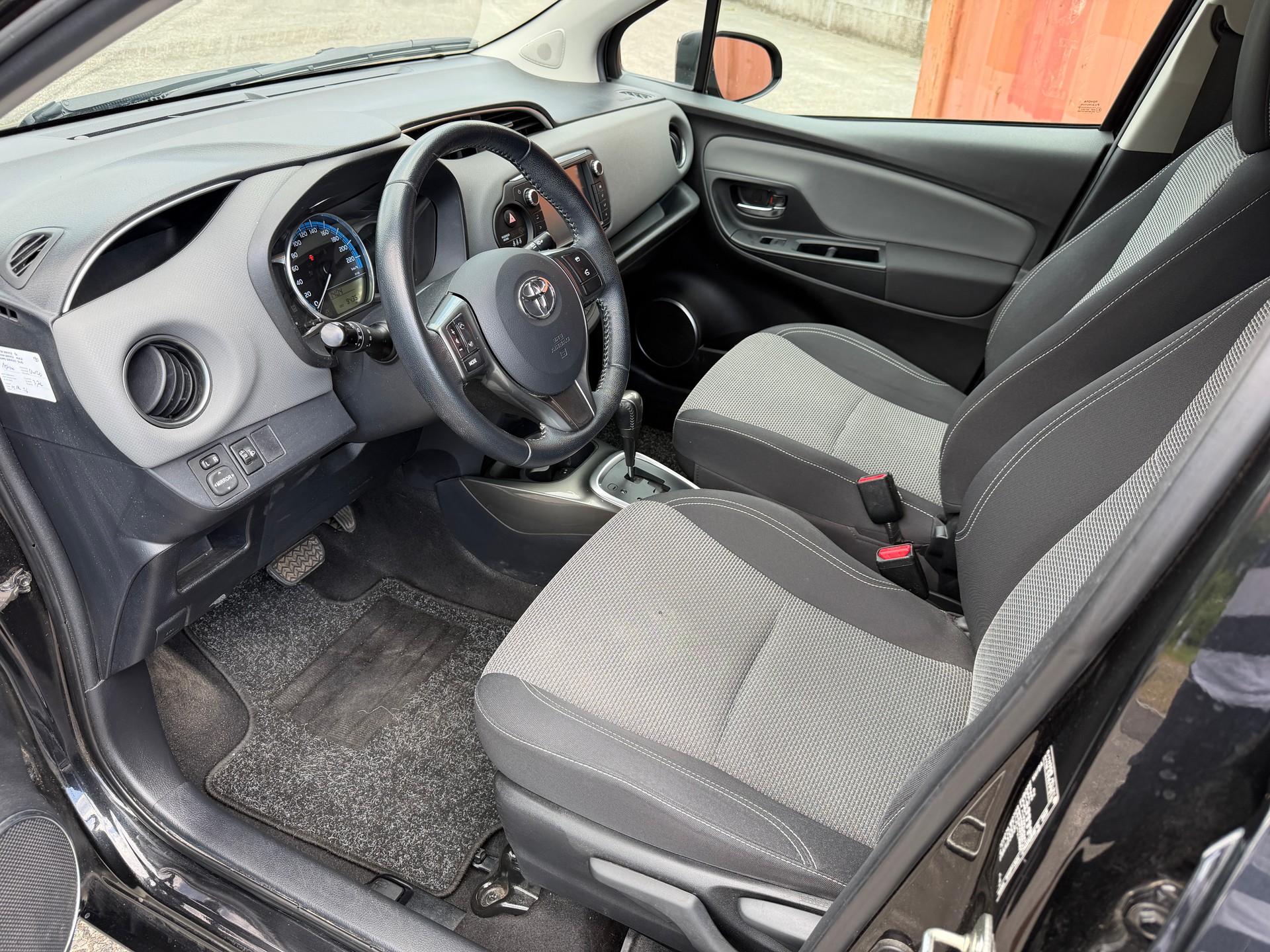 TOYOTA Yaris 1.5 VVT-i HSD Trend-image-11