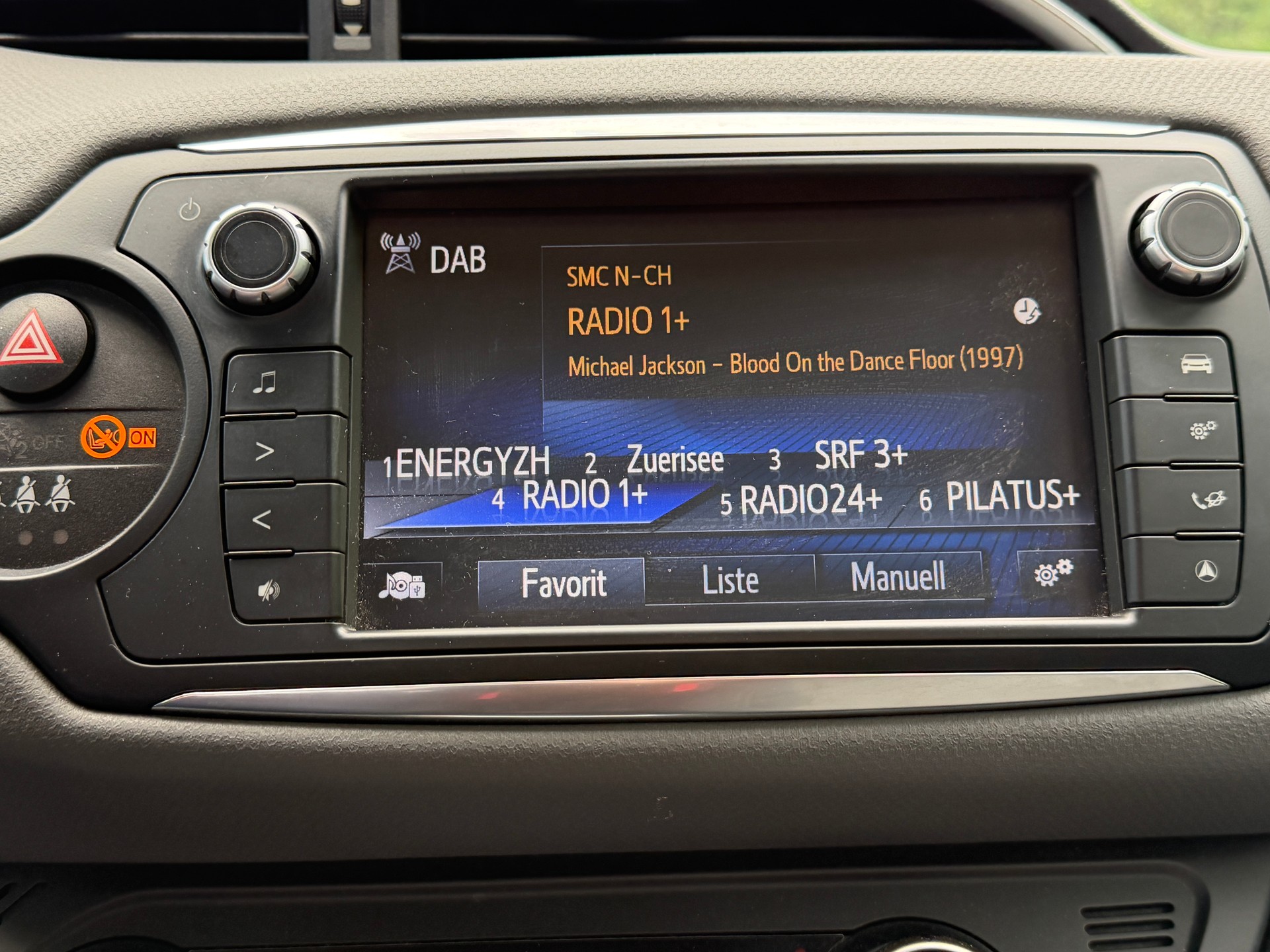 TOYOTA Yaris 1.5 VVT-i HSD Trend-image-15