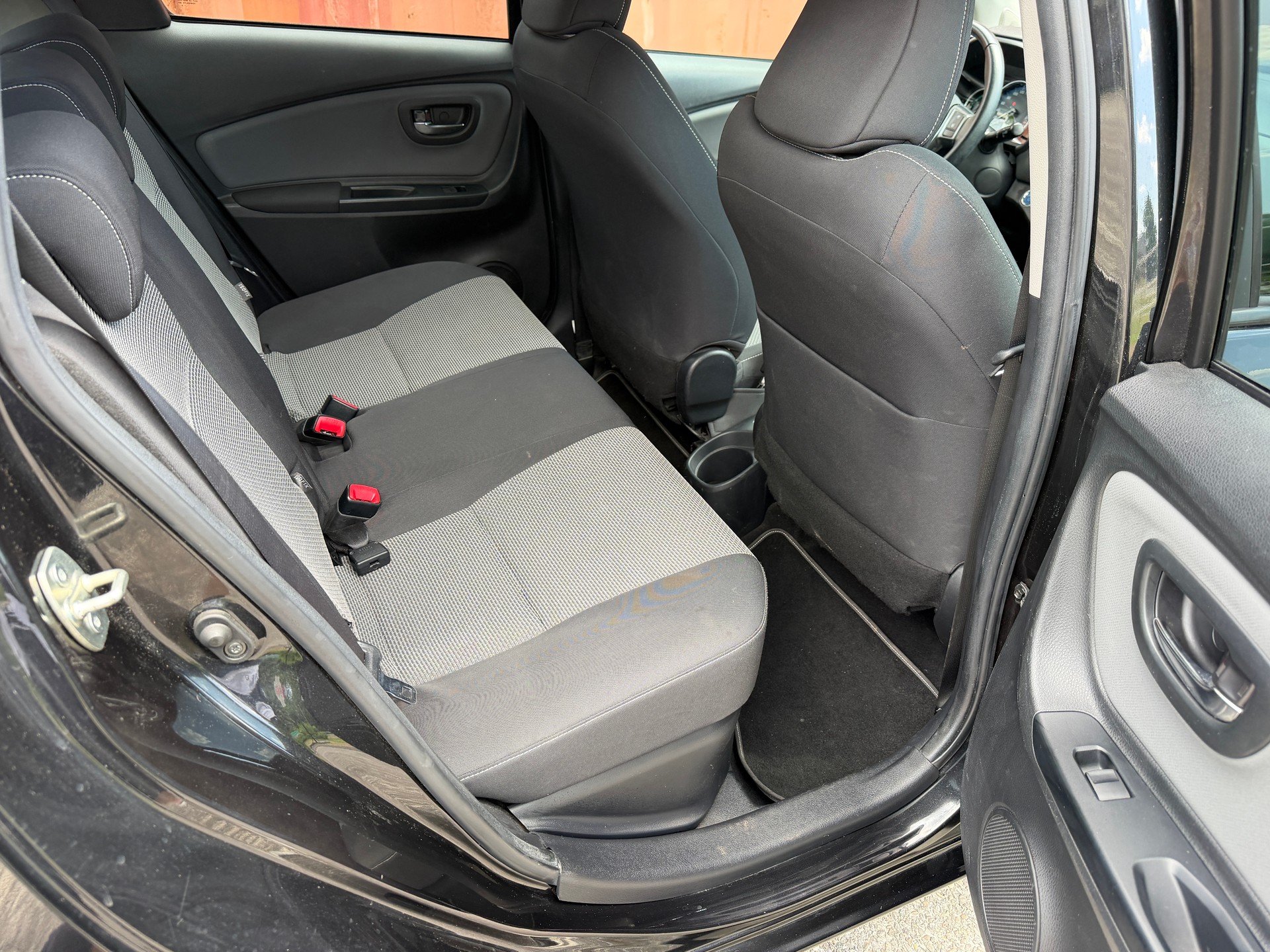 TOYOTA Yaris 1.5 VVT-i HSD Trend-image-13