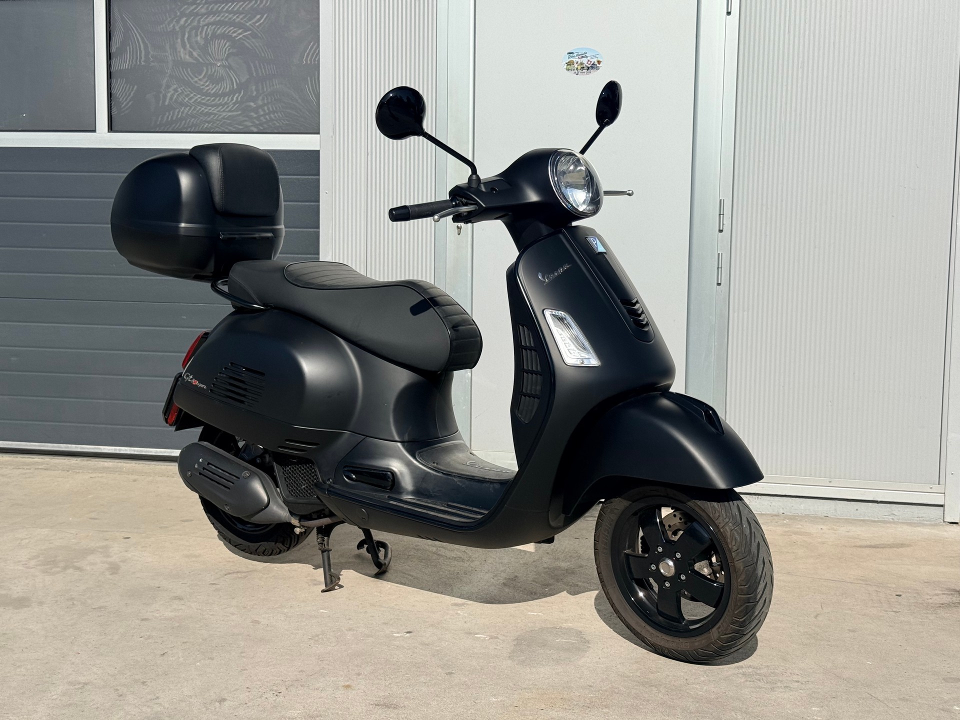 PIAGGIO Vespa GTS 125 i.e ABS-image-1