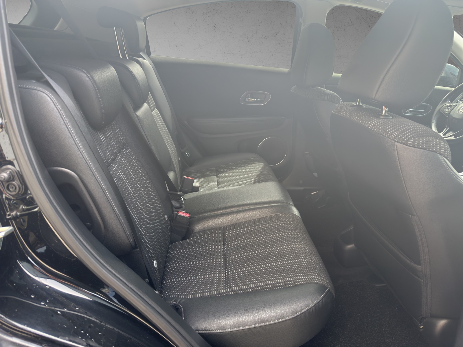 HONDA HR-V 1.6i-DTEC Executive-image-11