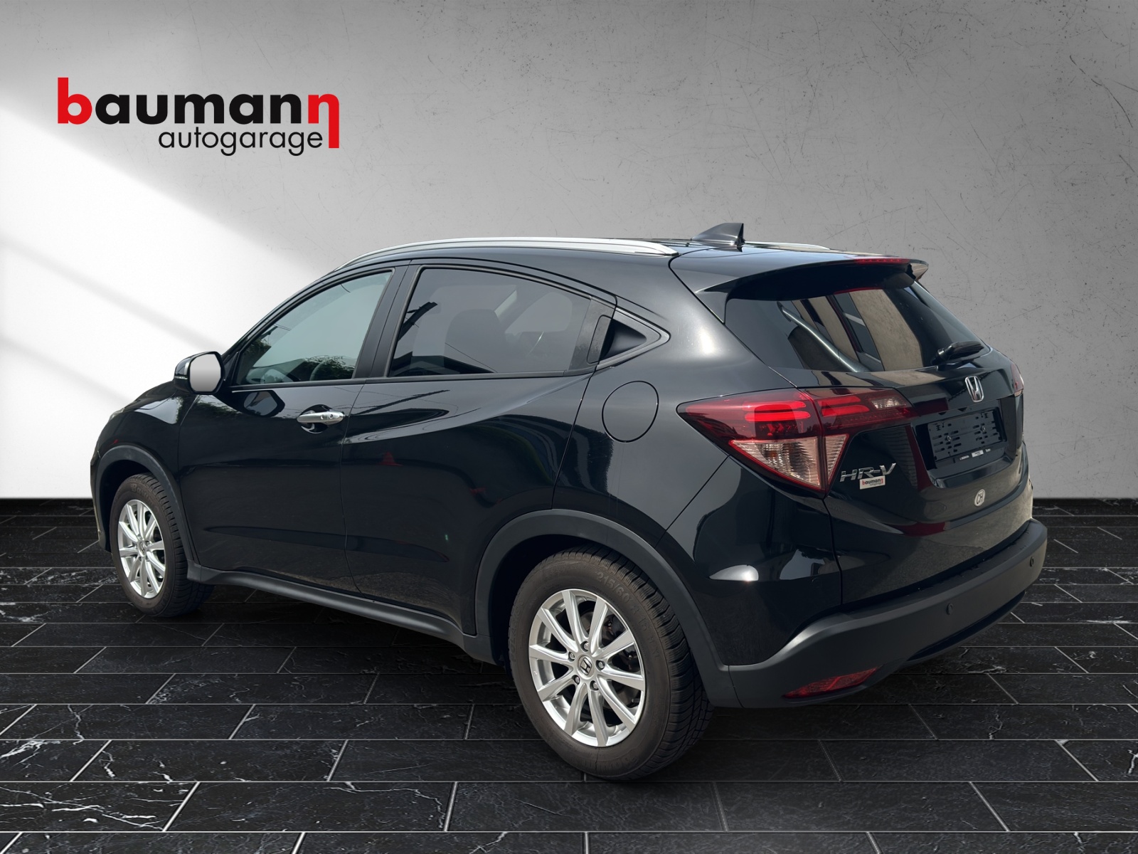 HONDA HR-V 1.6i-DTEC Executive-showroom-element-3