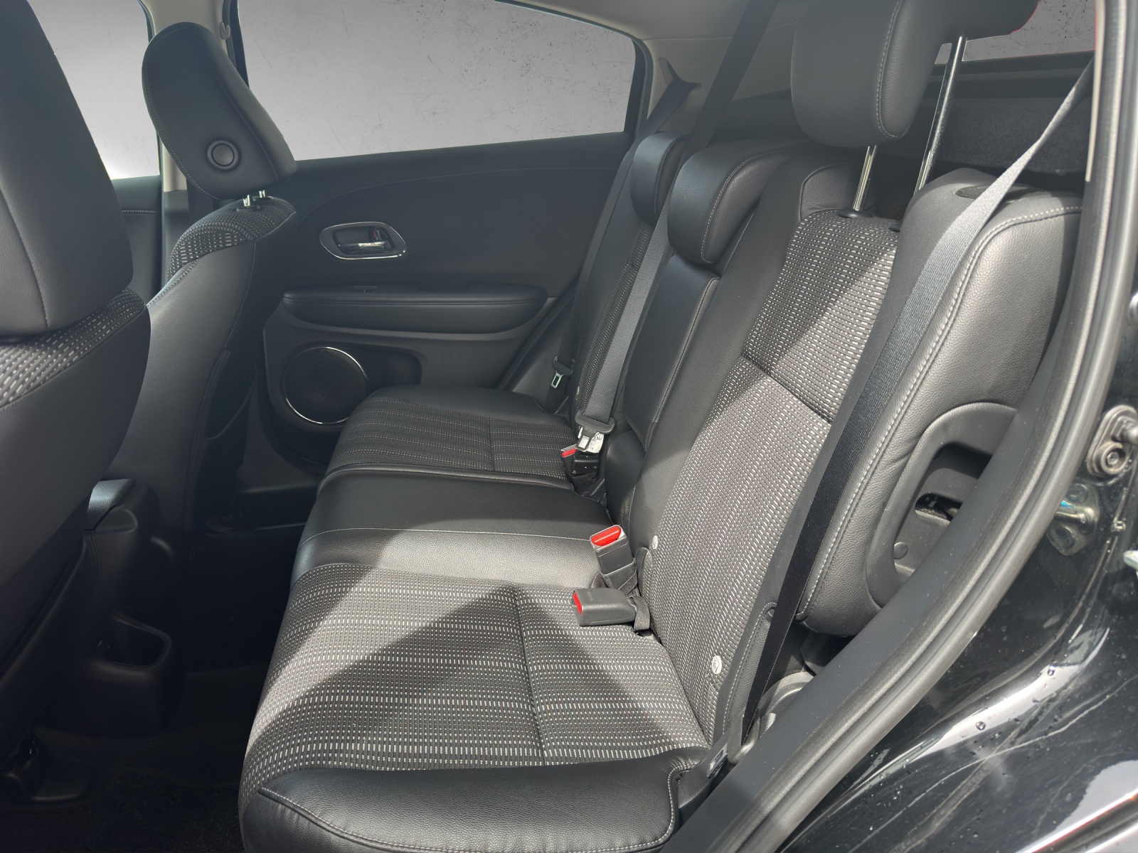 HONDA HR-V 1.6i-DTEC Executive-image-16