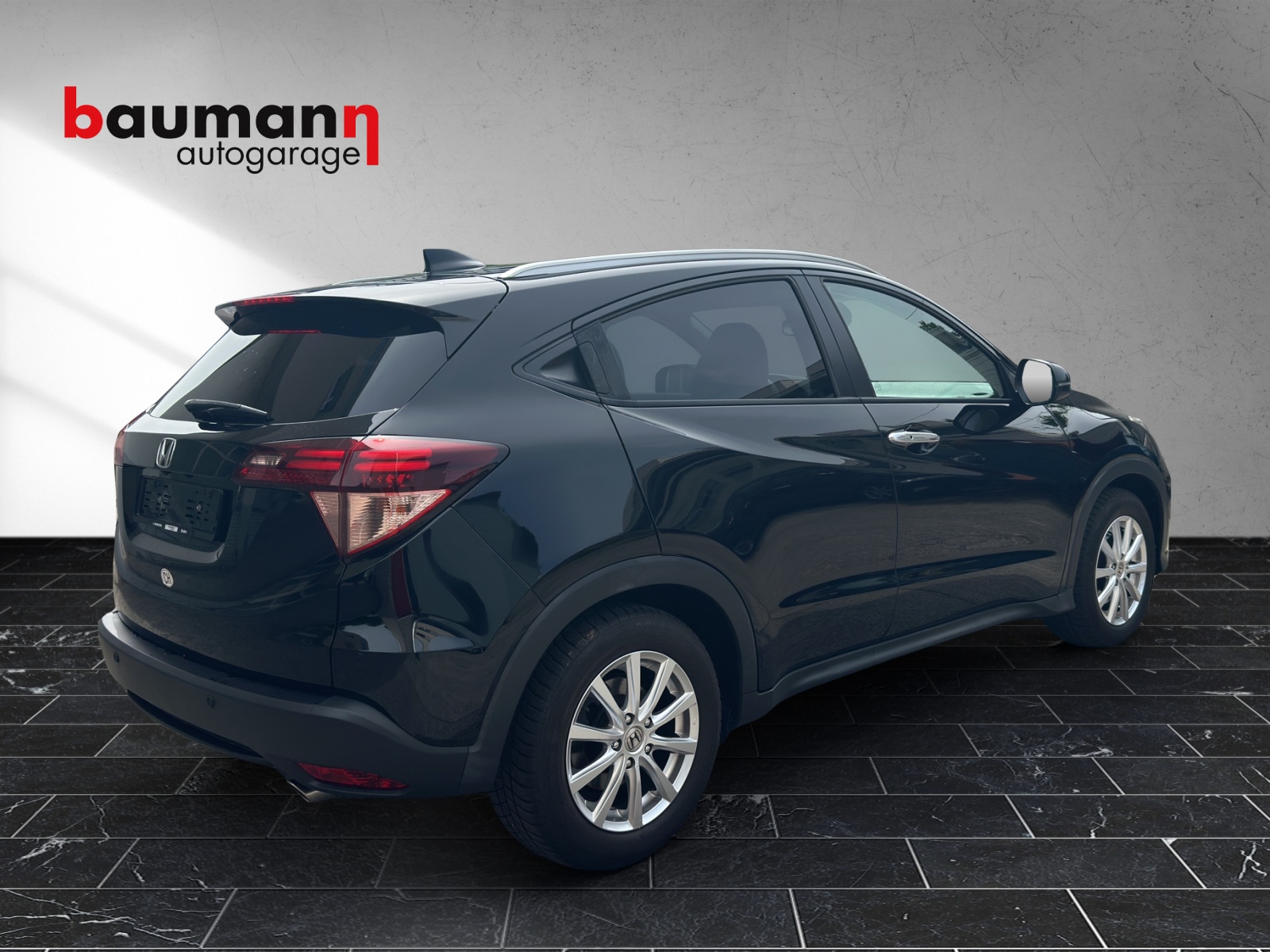 HONDA HR-V 1.6i-DTEC Executive-showroom-element-2