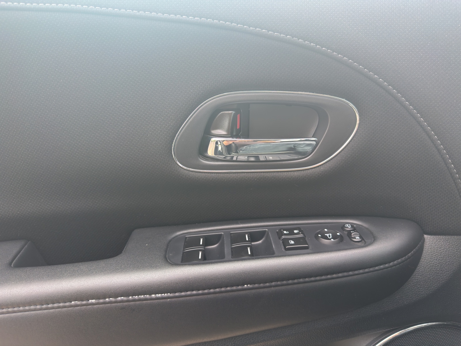 HONDA HR-V 1.6i-DTEC Executive-image-15
