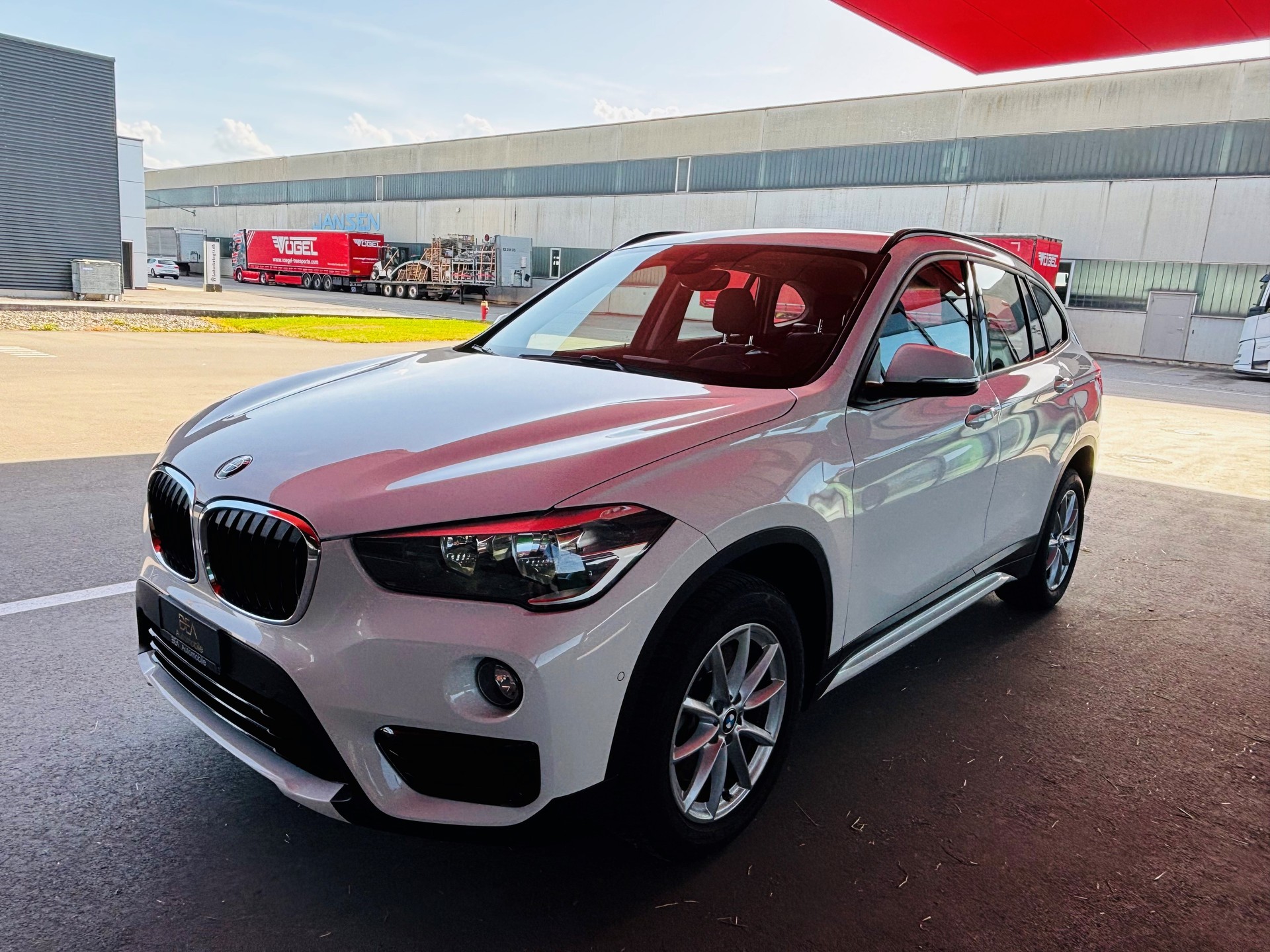 BMW X1 xDrive 20i xLine Steptronic-image-4