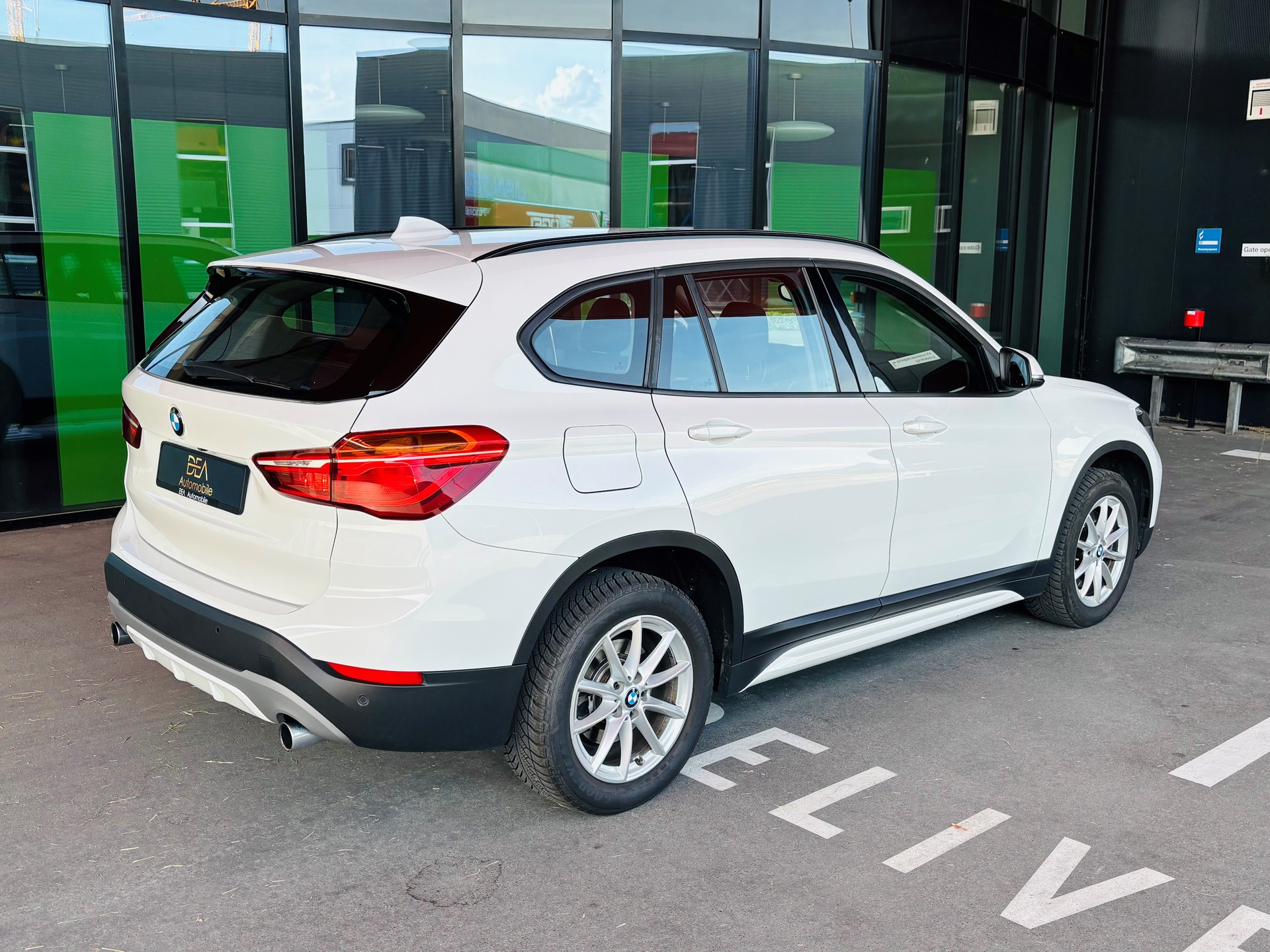 BMW X1 xDrive 20i xLine Steptronic-image-1