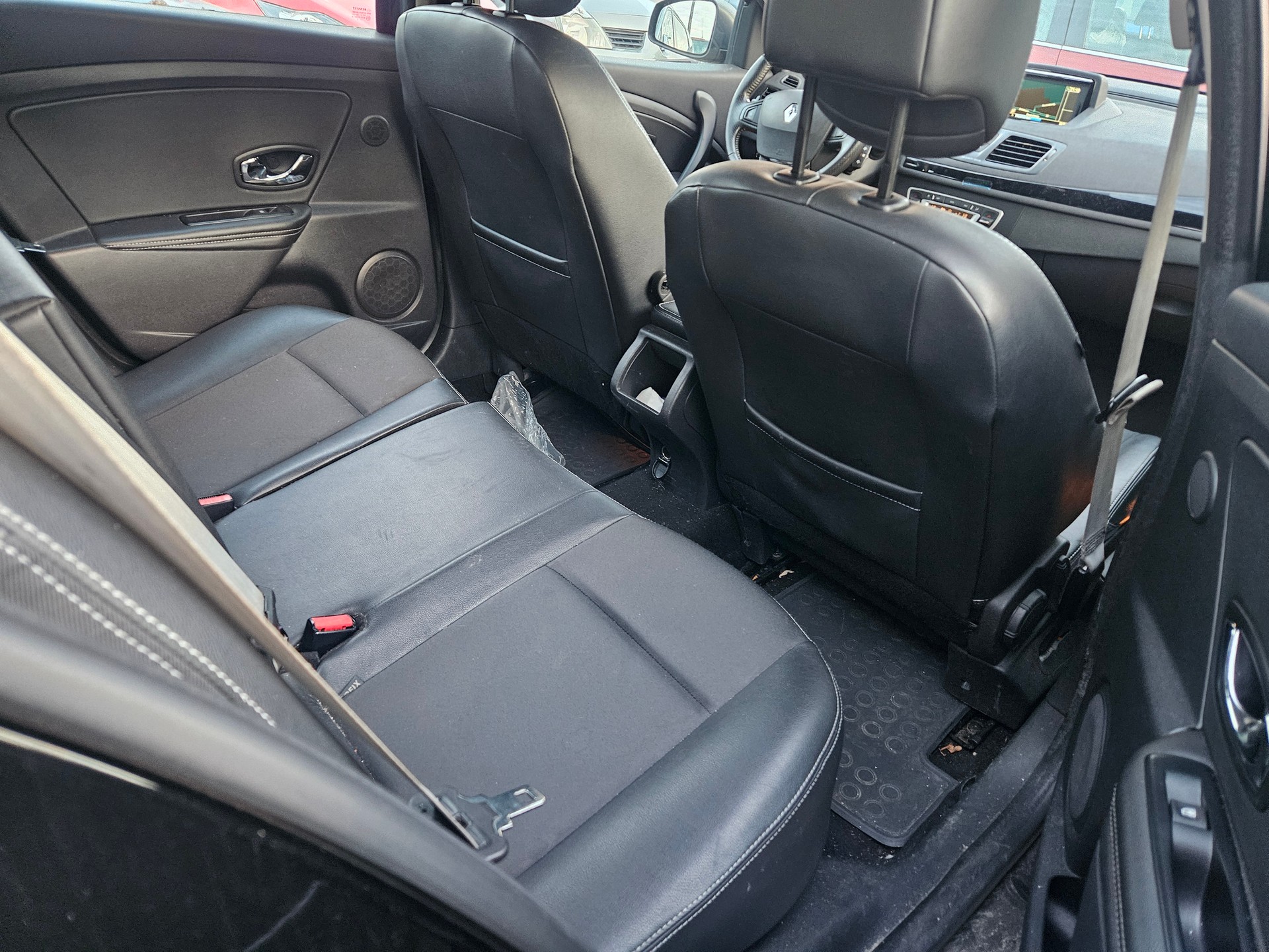 RENAULT Mégane Grandtour 1.5 dCi Bose EDC-image-12