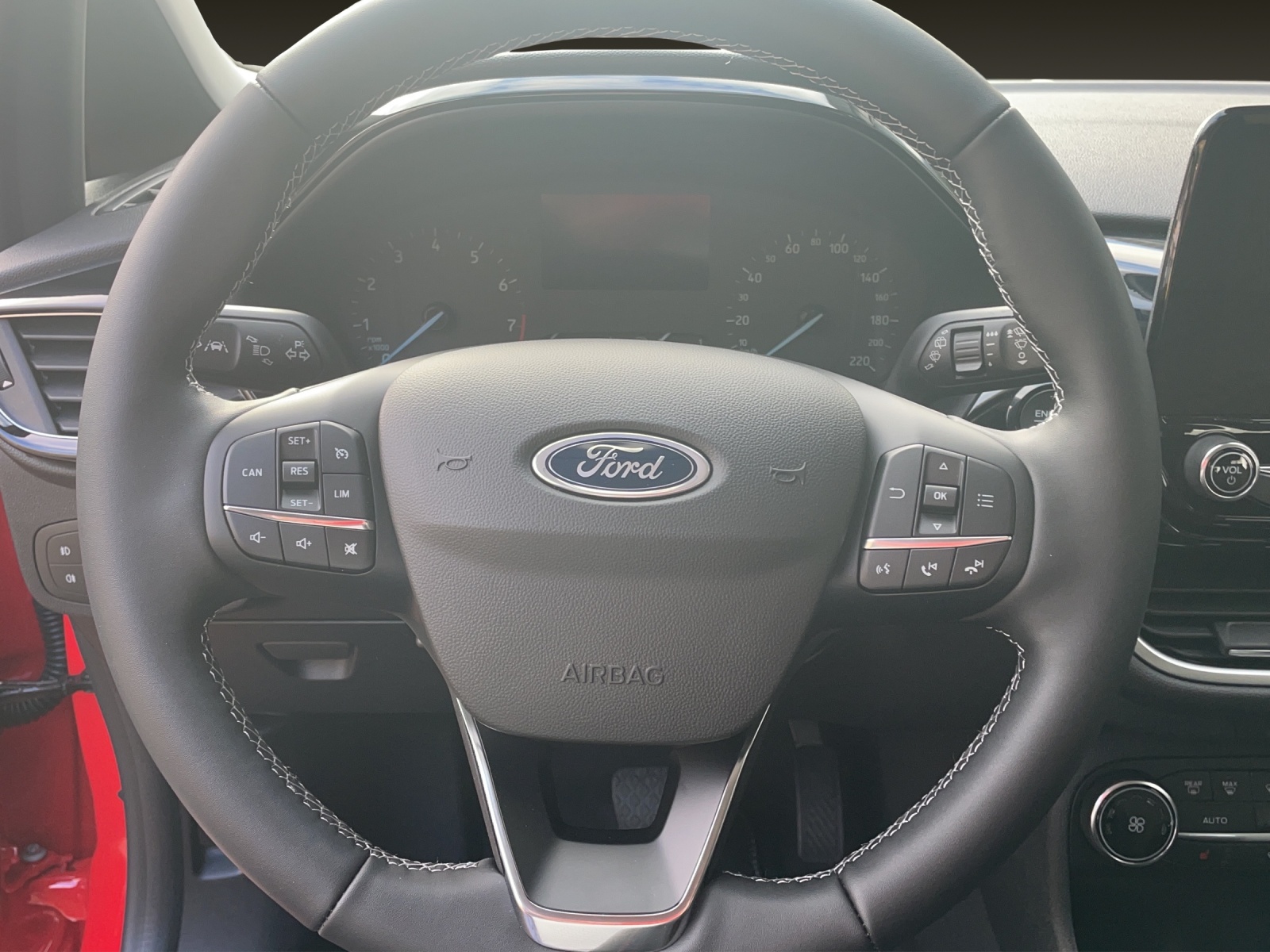 FORD Fiesta 1.0 EcoB Hybrid Titanium-image-9