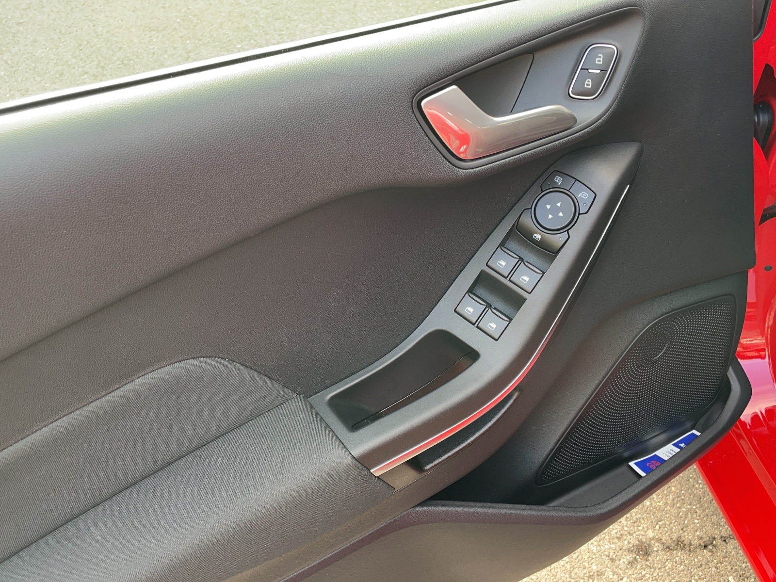 FORD Fiesta 1.0 EcoB Hybrid Titanium-image-12