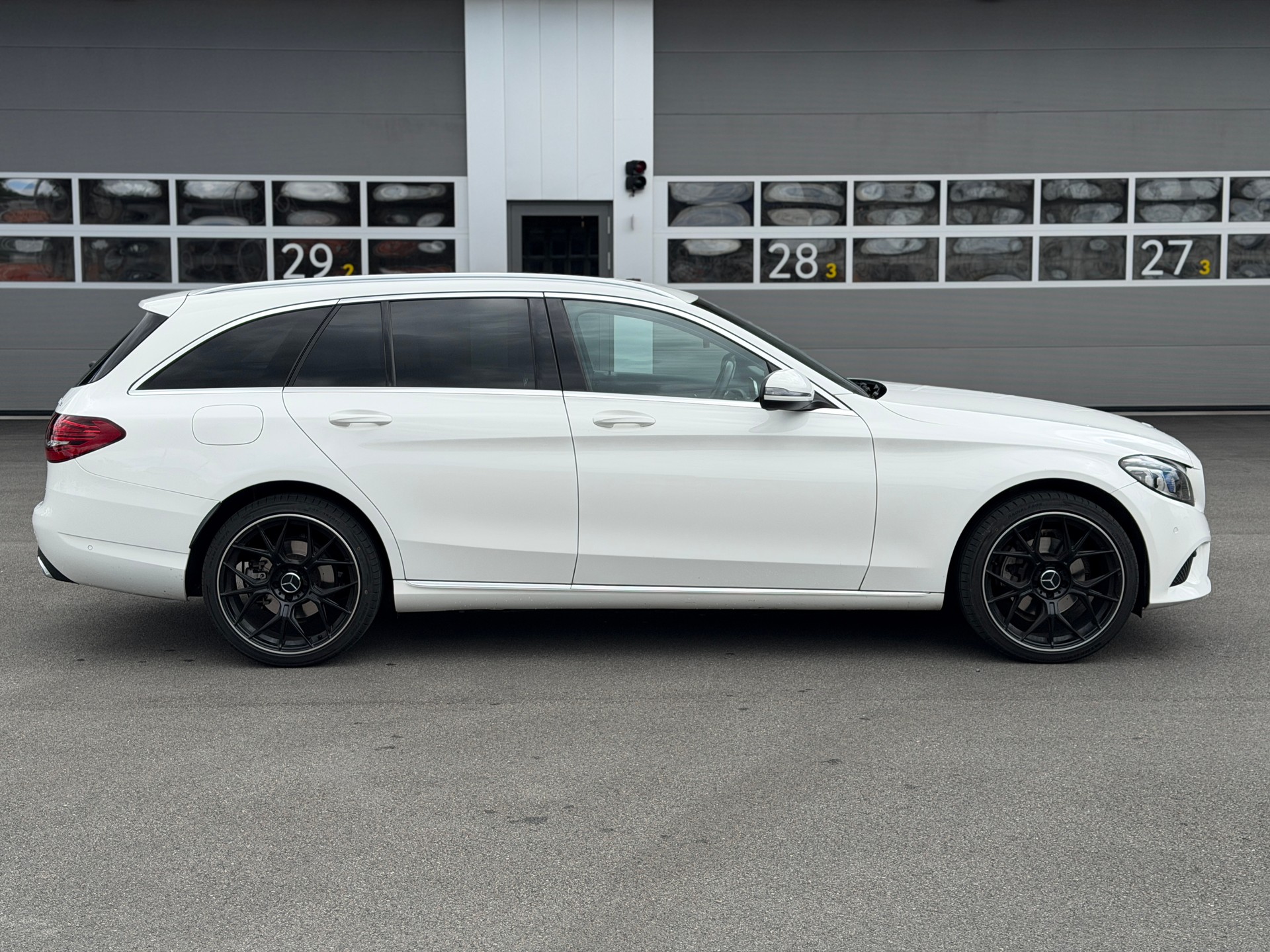 MERCEDES-BENZ C 200 Swiss Star Avantgarde 4M 9G-Tronic-showroom-element-2