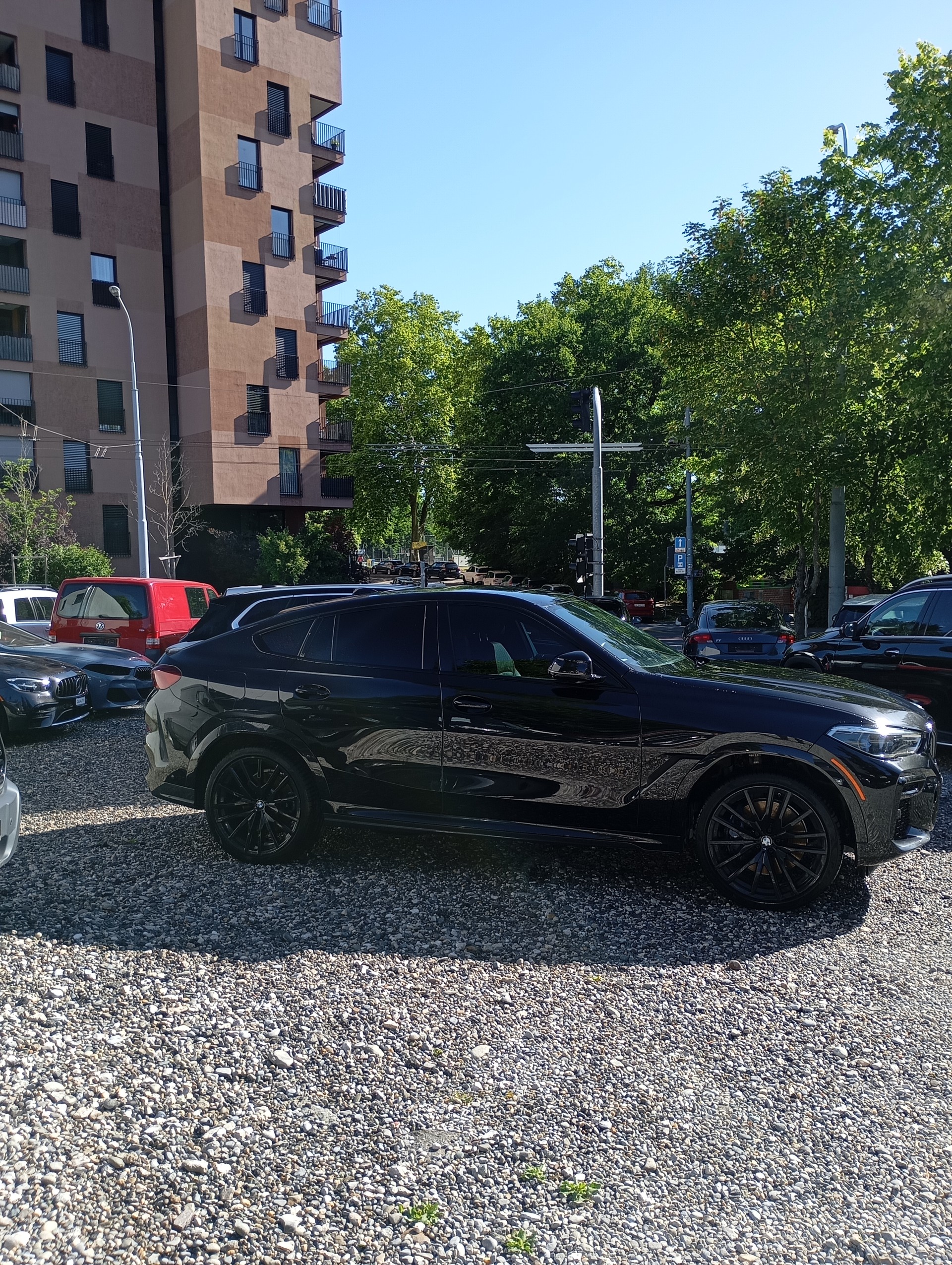 BMW X6 M50i-image-9