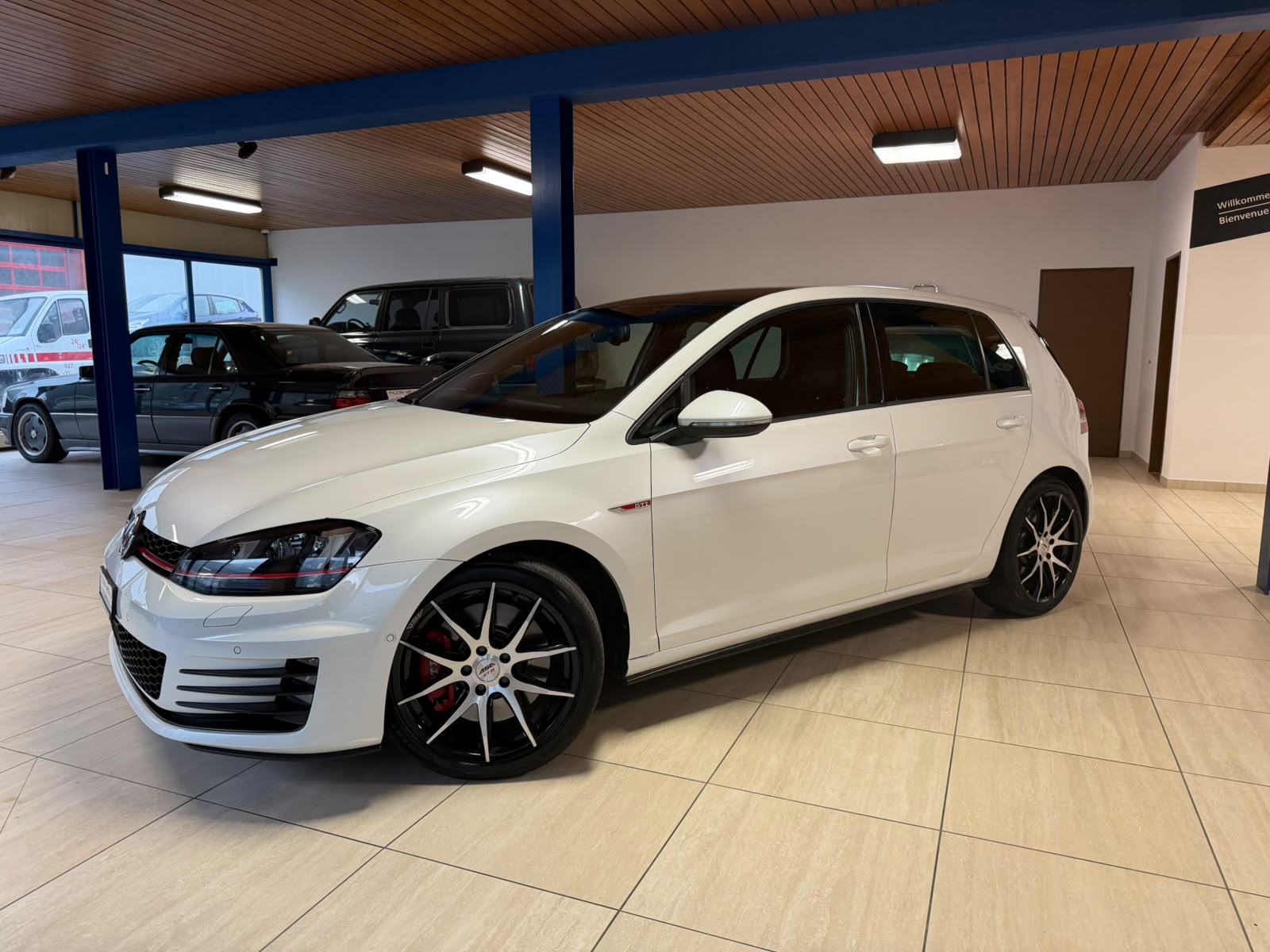VW Golf 2.0 TSI GTI Performance DSG-showroom-element-3