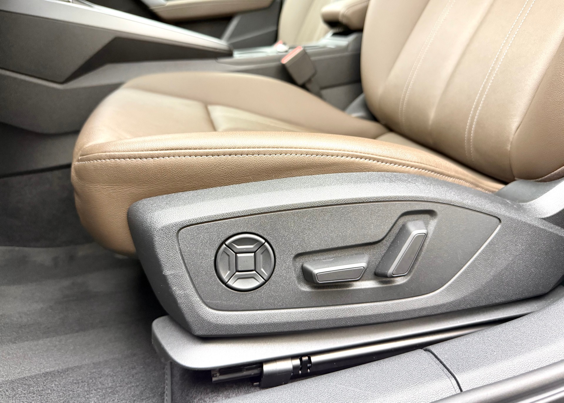 AUDI A3 Sportback 35 TFSI advanced S-tronic KOMPLETT LEDER-image-15