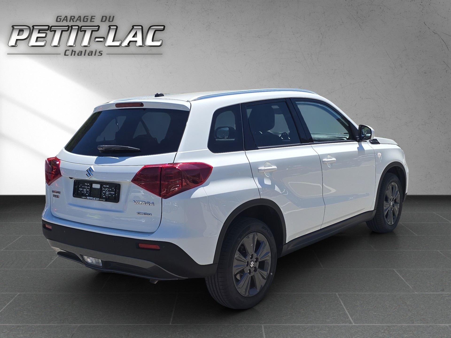 SUZUKI Vitara 1.4 Boosterjet Compact + Automatic-image-3