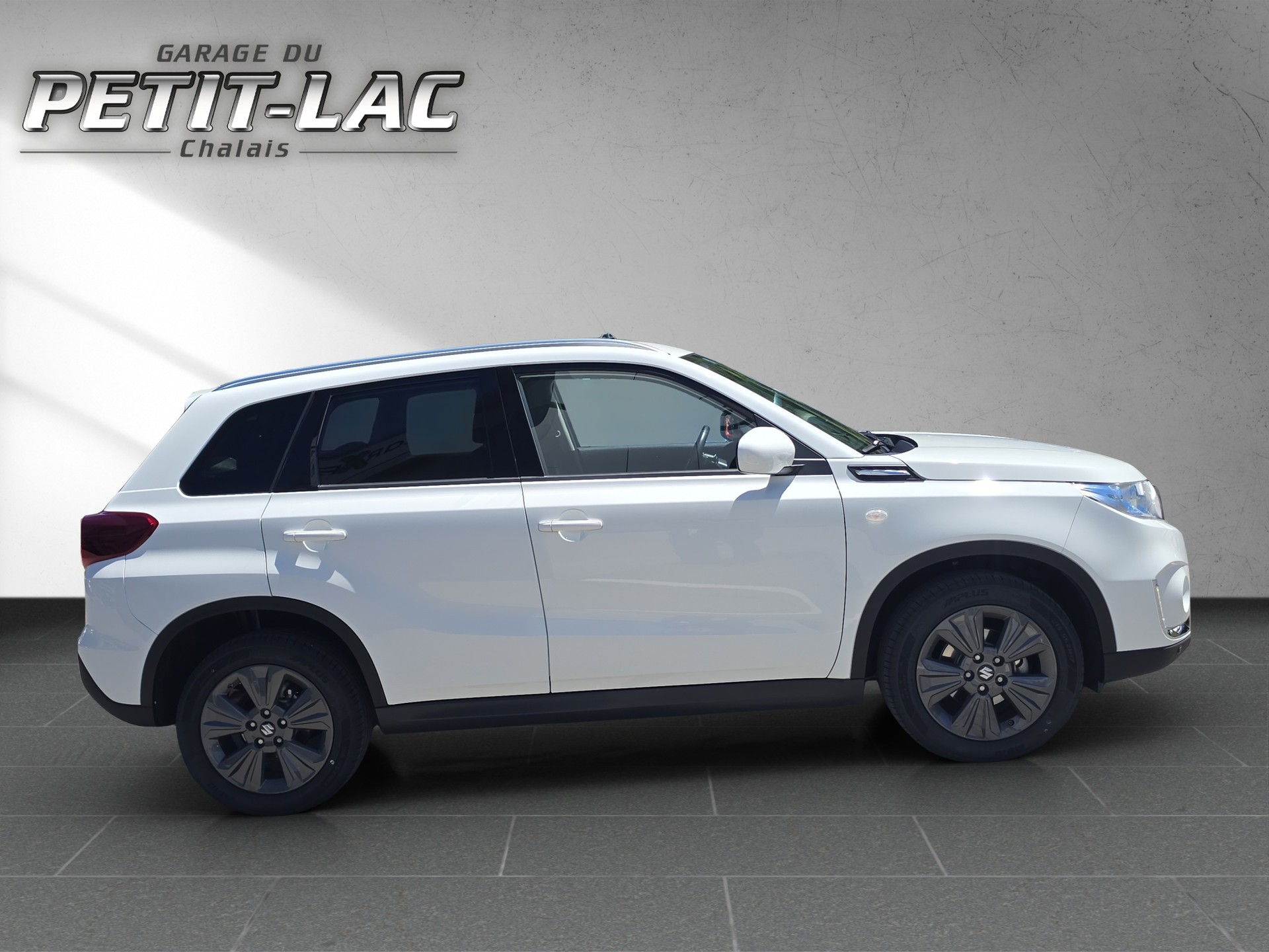 SUZUKI Vitara 1.4 Boosterjet Compact + Automatic-image-2