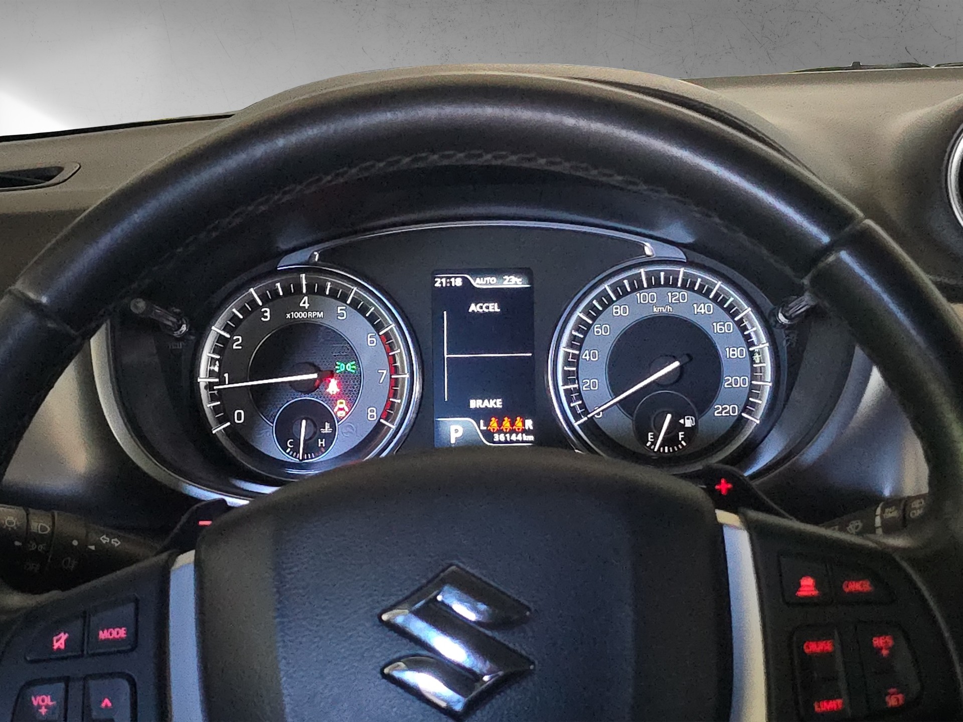 SUZUKI Vitara 1.4 Boosterjet Compact + Automatic-image-13