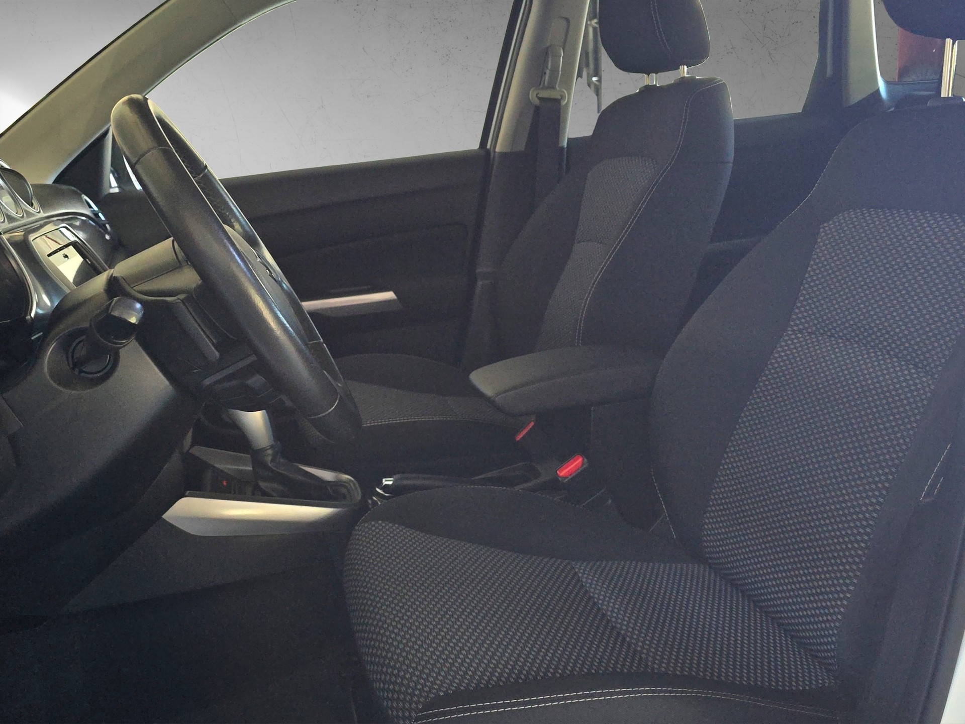 SUZUKI Vitara 1.4 Boosterjet Compact + Automatic-image-9