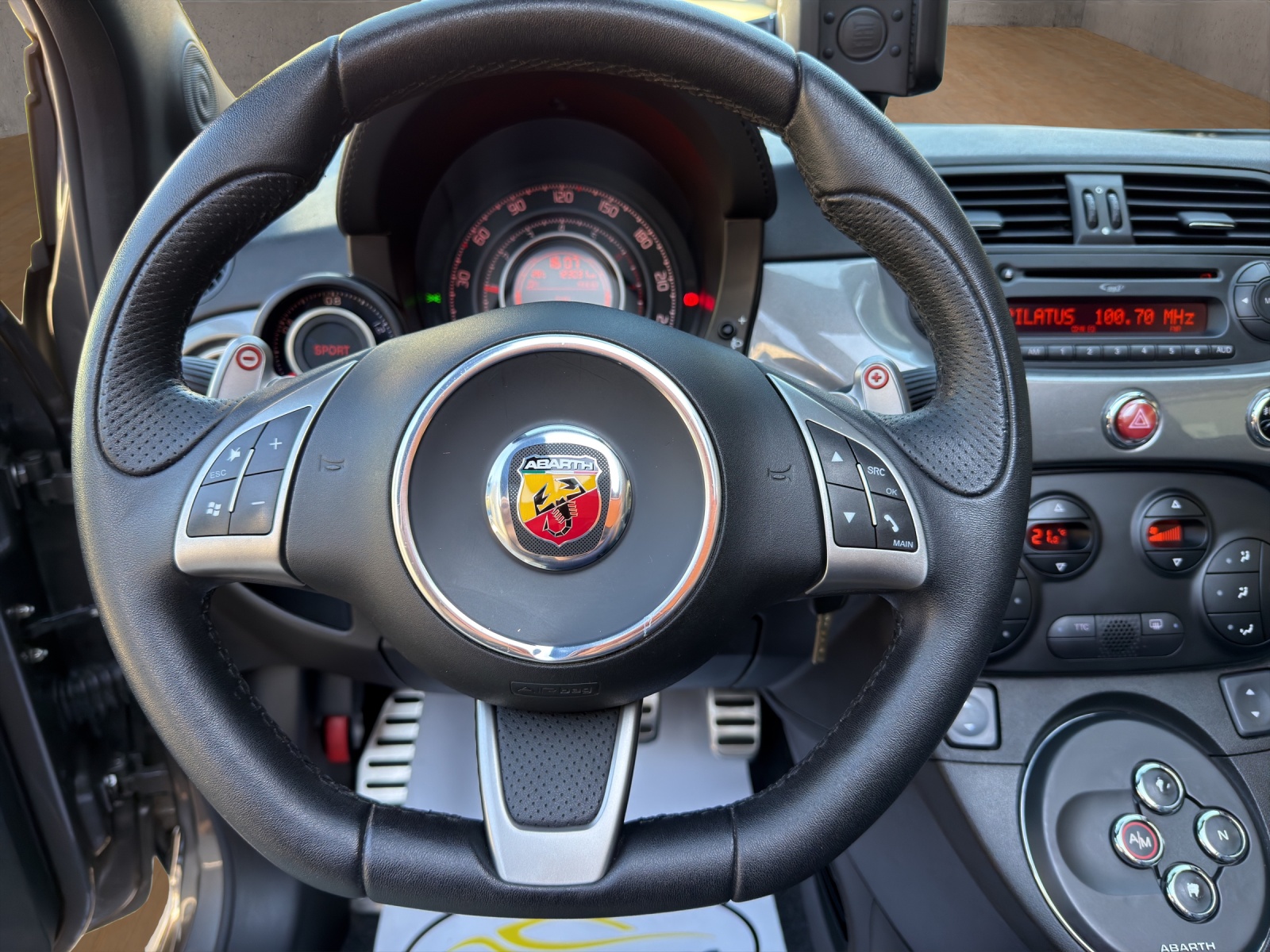 FIAT 500C 1.4 16V Turbo Abarth Dualogic-image-15