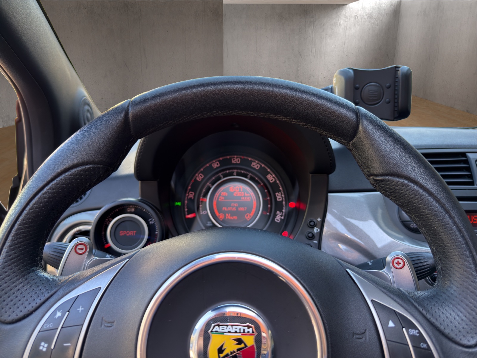 FIAT 500C 1.4 16V Turbo Abarth Dualogic-image-16