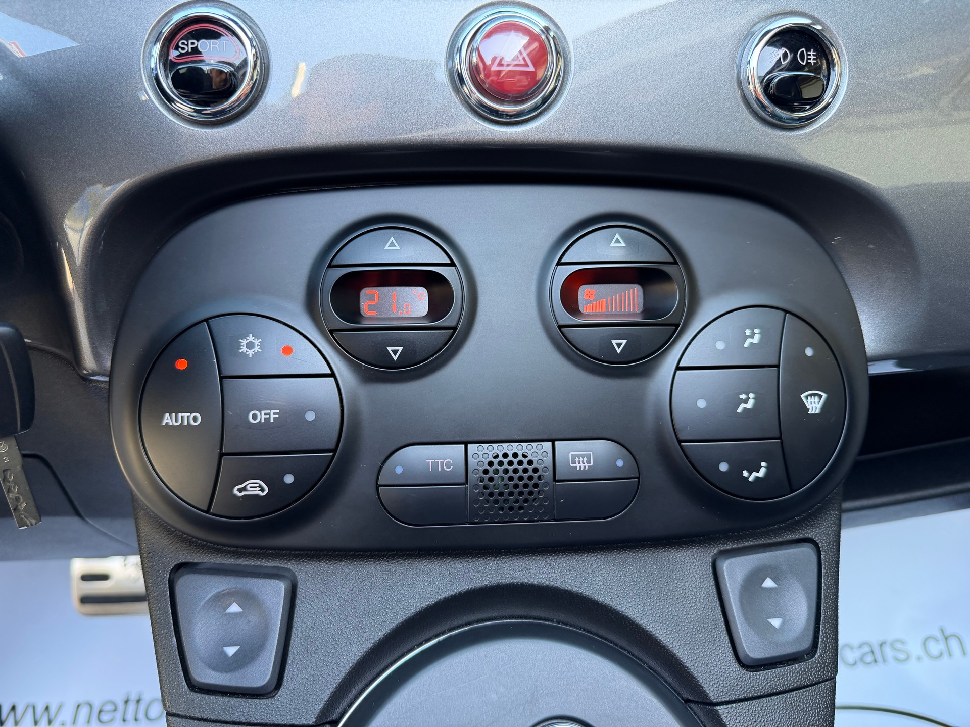 FIAT 500C 1.4 16V Turbo Abarth Dualogic-image-11