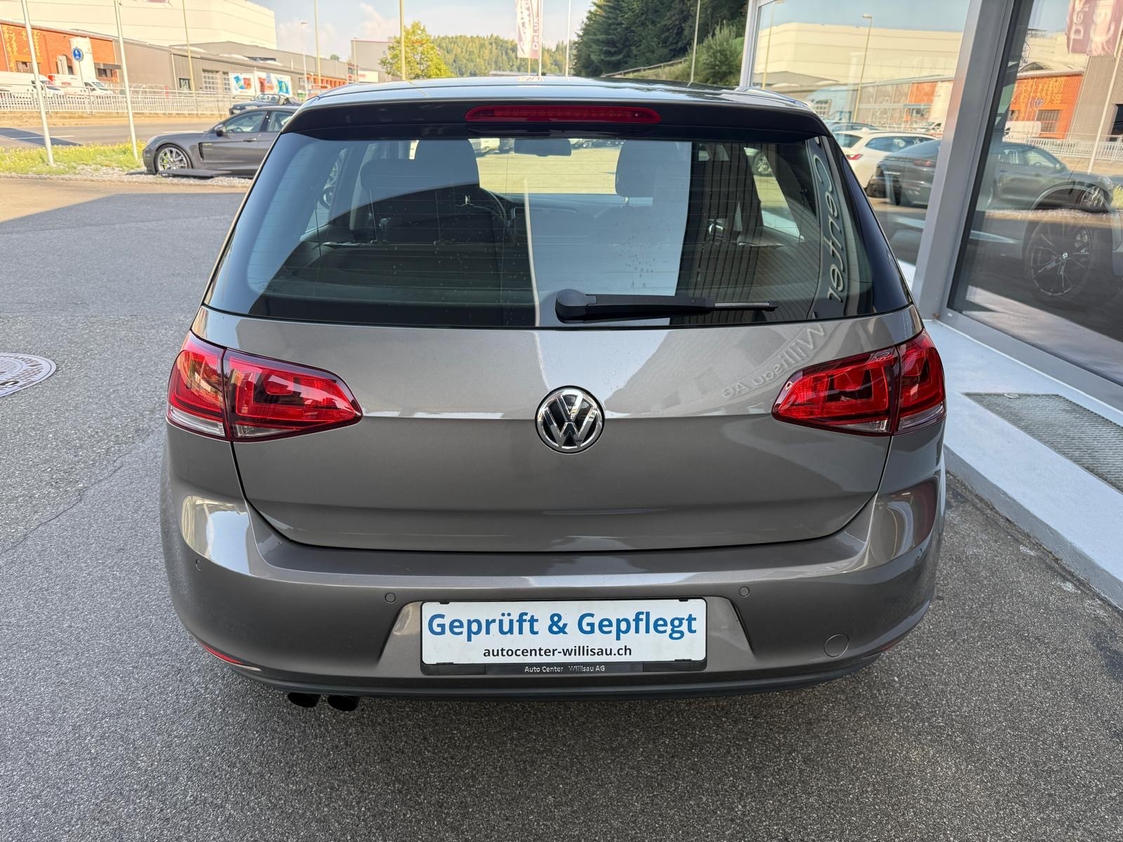 VW Golf 1.4 TSI Highline-showroom-element-1