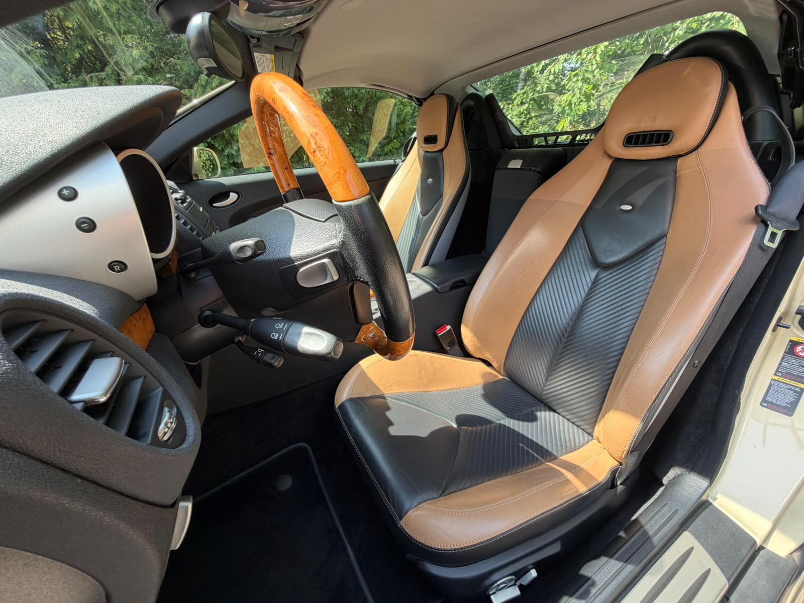 MERCEDES-BENZ SLK 350 Designo-image-12