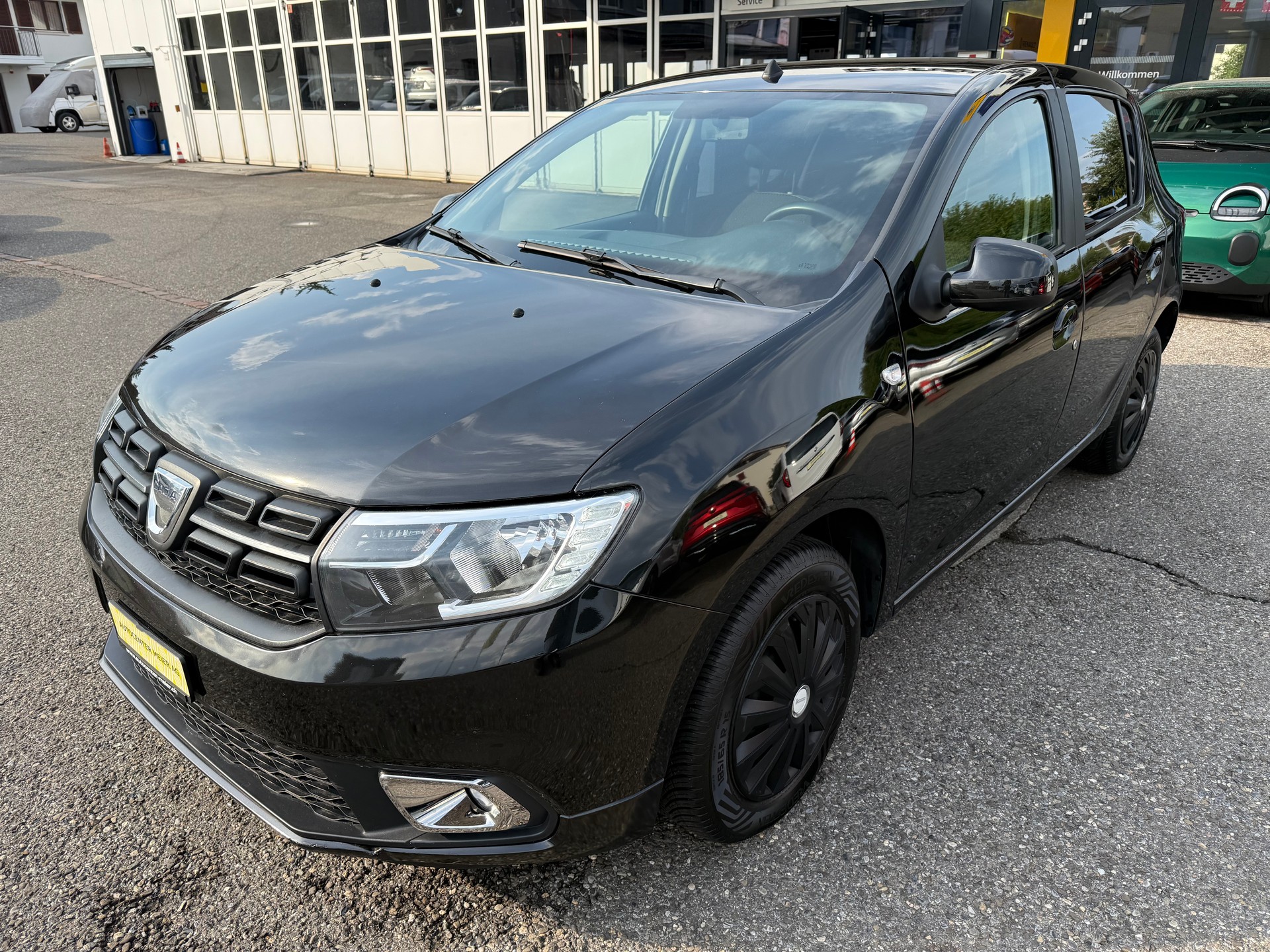 DACIA Sandero 0.9 Lauréate-showroom-element-1