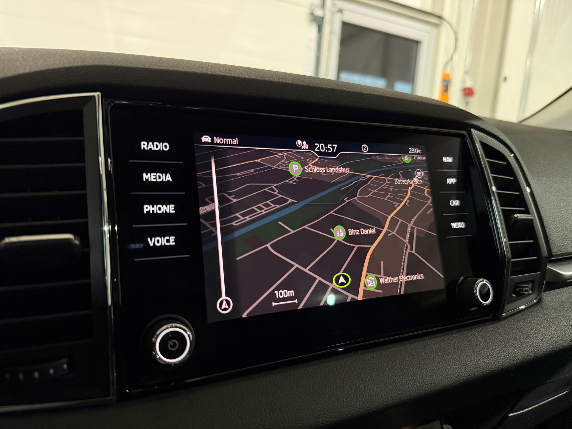 SKODA Karoq 1.5 TSI Style DSG AHK 1.5T-image-8