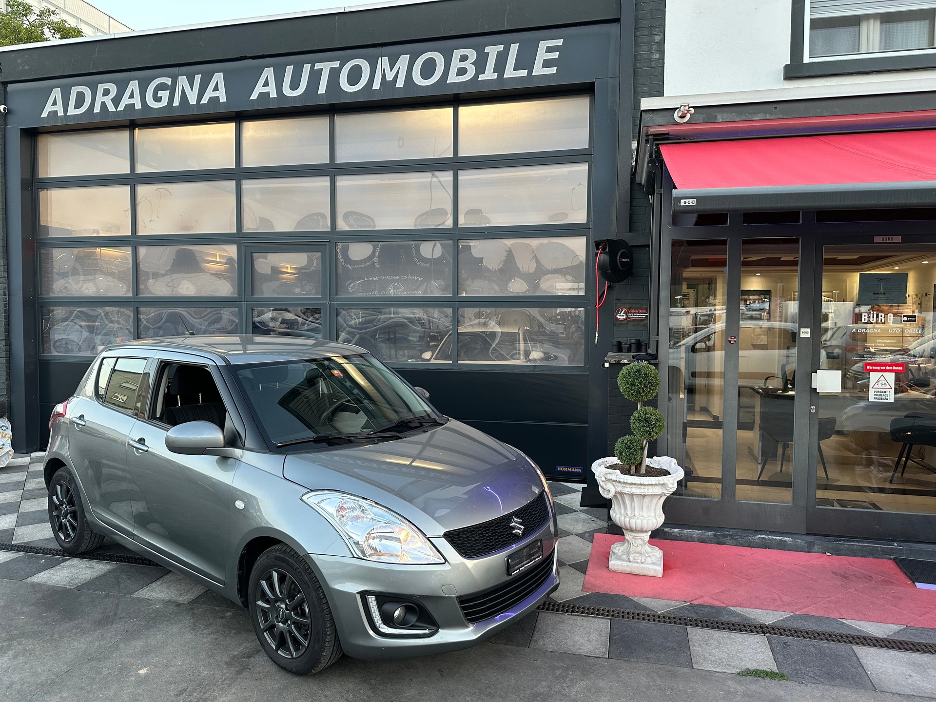 SUZUKI Swift 1.2i 16V Compact Top Automatic-showroom-element-1