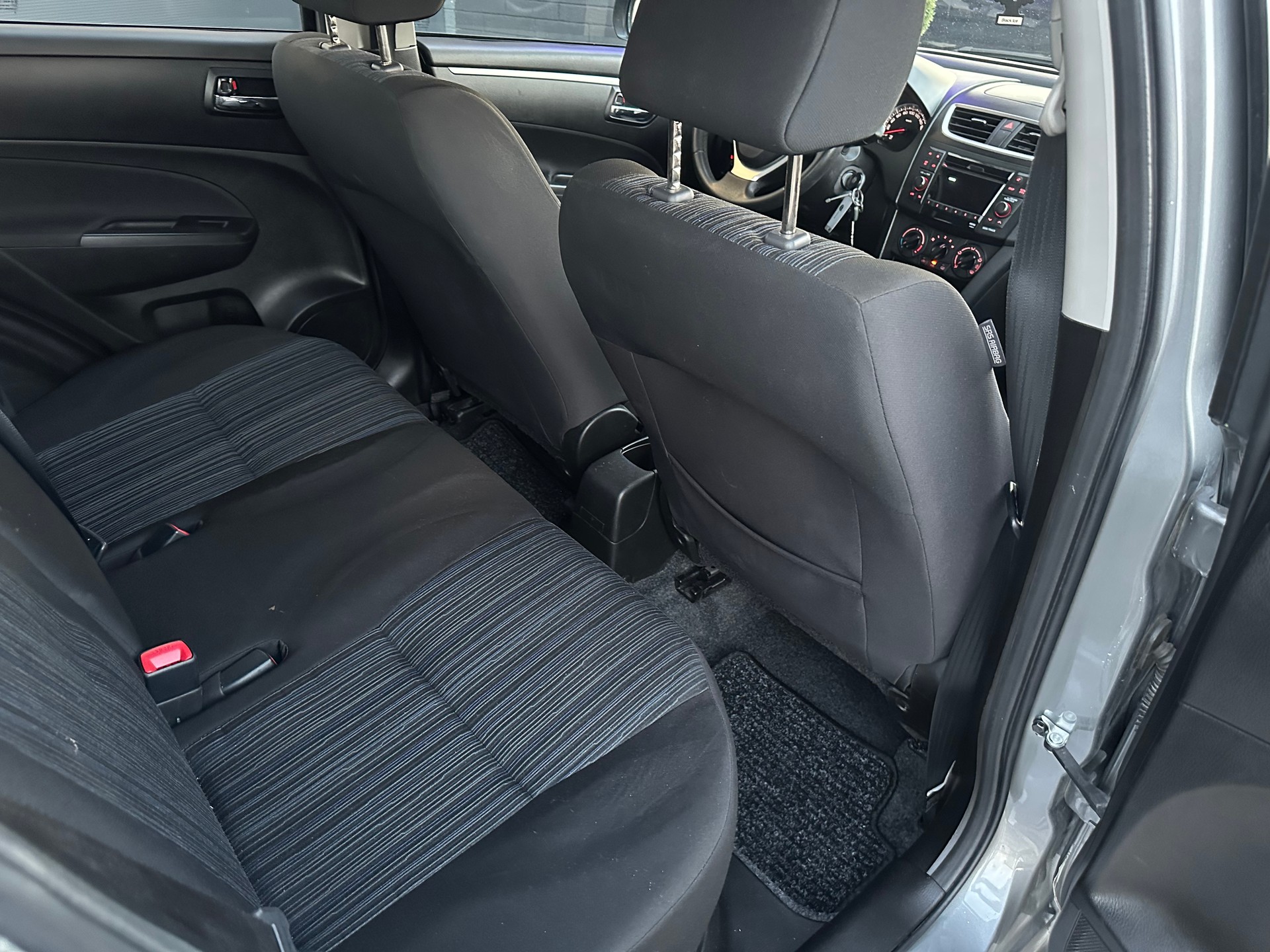 SUZUKI Swift 1.2i 16V Compact Top Automatic-image-12