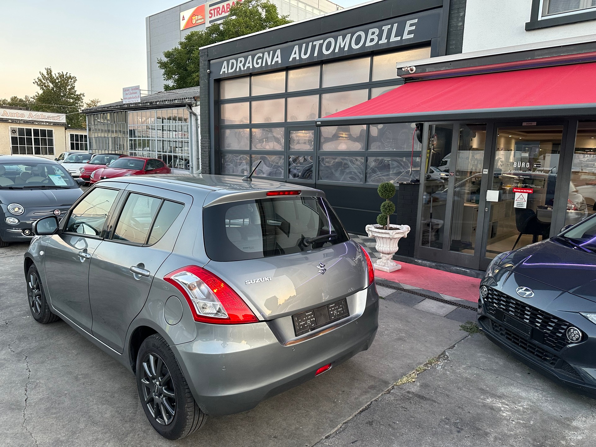 SUZUKI Swift 1.2i 16V Compact Top Automatic-showroom-element-2